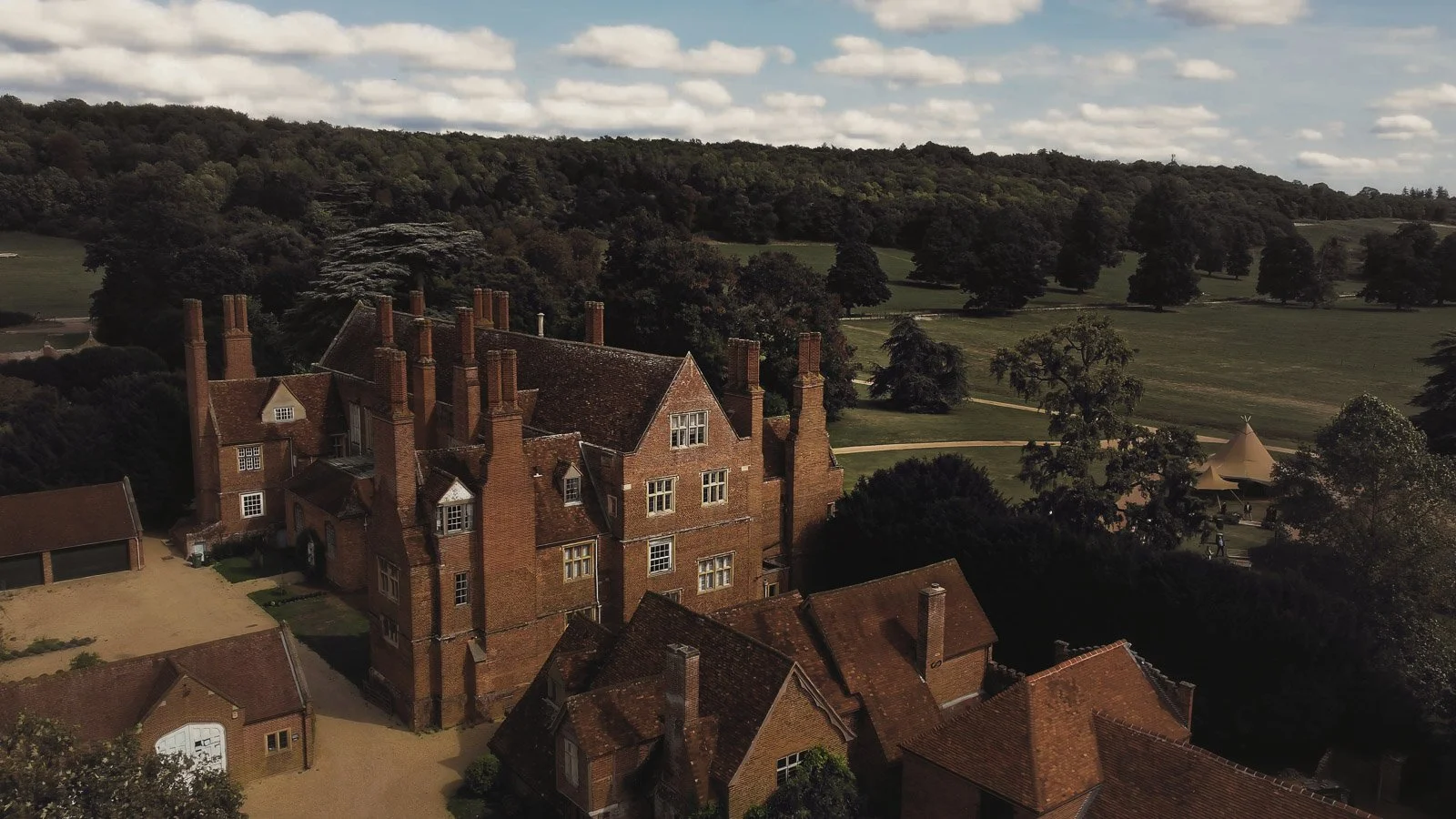 Details and candid scenes from a colourful riverside wedding video at an Oxfordshire estate beside the River Thames.