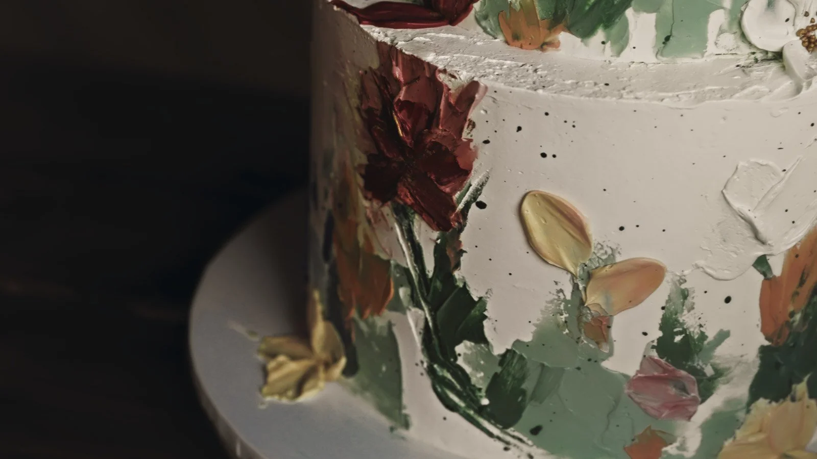 Details and candid scenes from a colourful riverside wedding video at an Oxfordshire estate beside the River Thames.