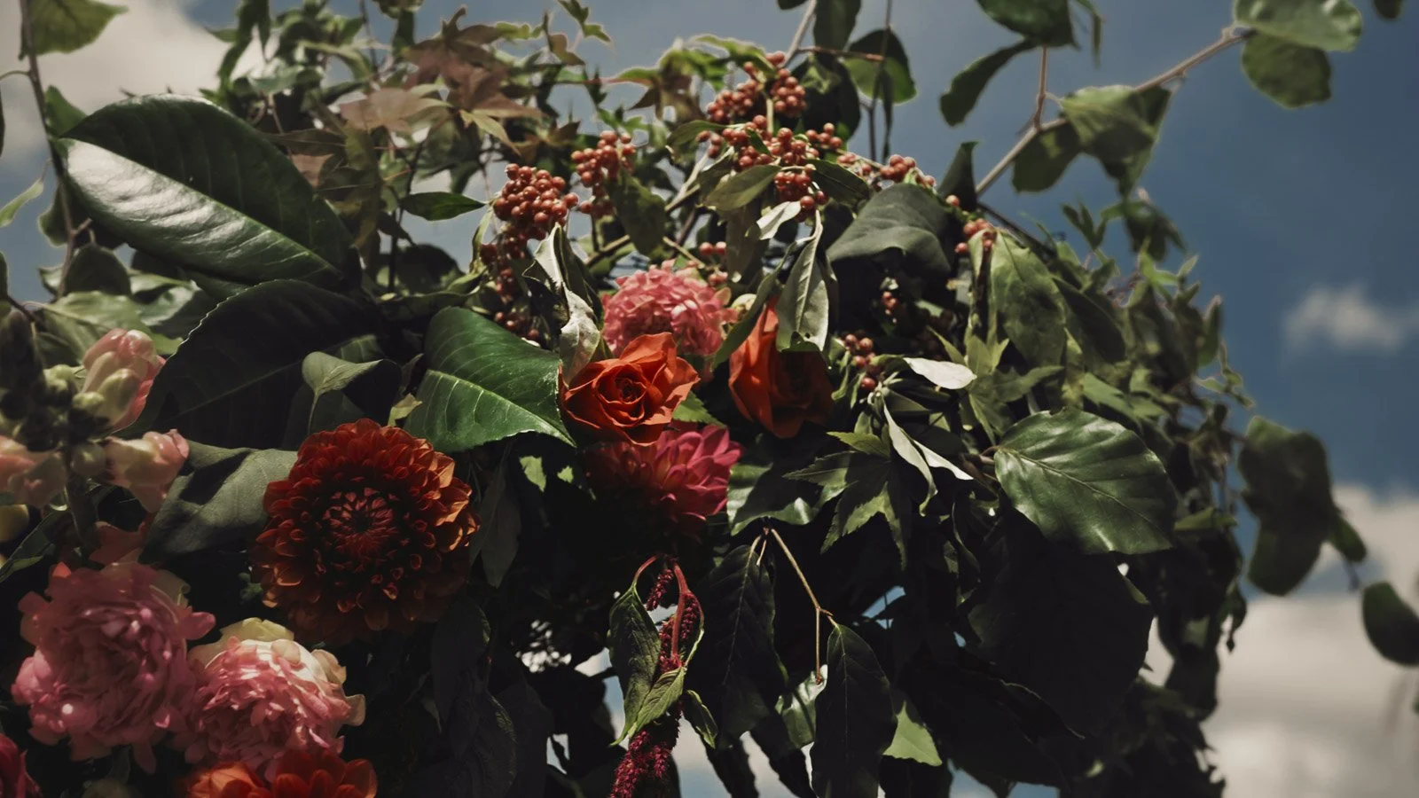 Details and candid scenes from a colourful riverside wedding video at an Oxfordshire estate beside the River Thames.