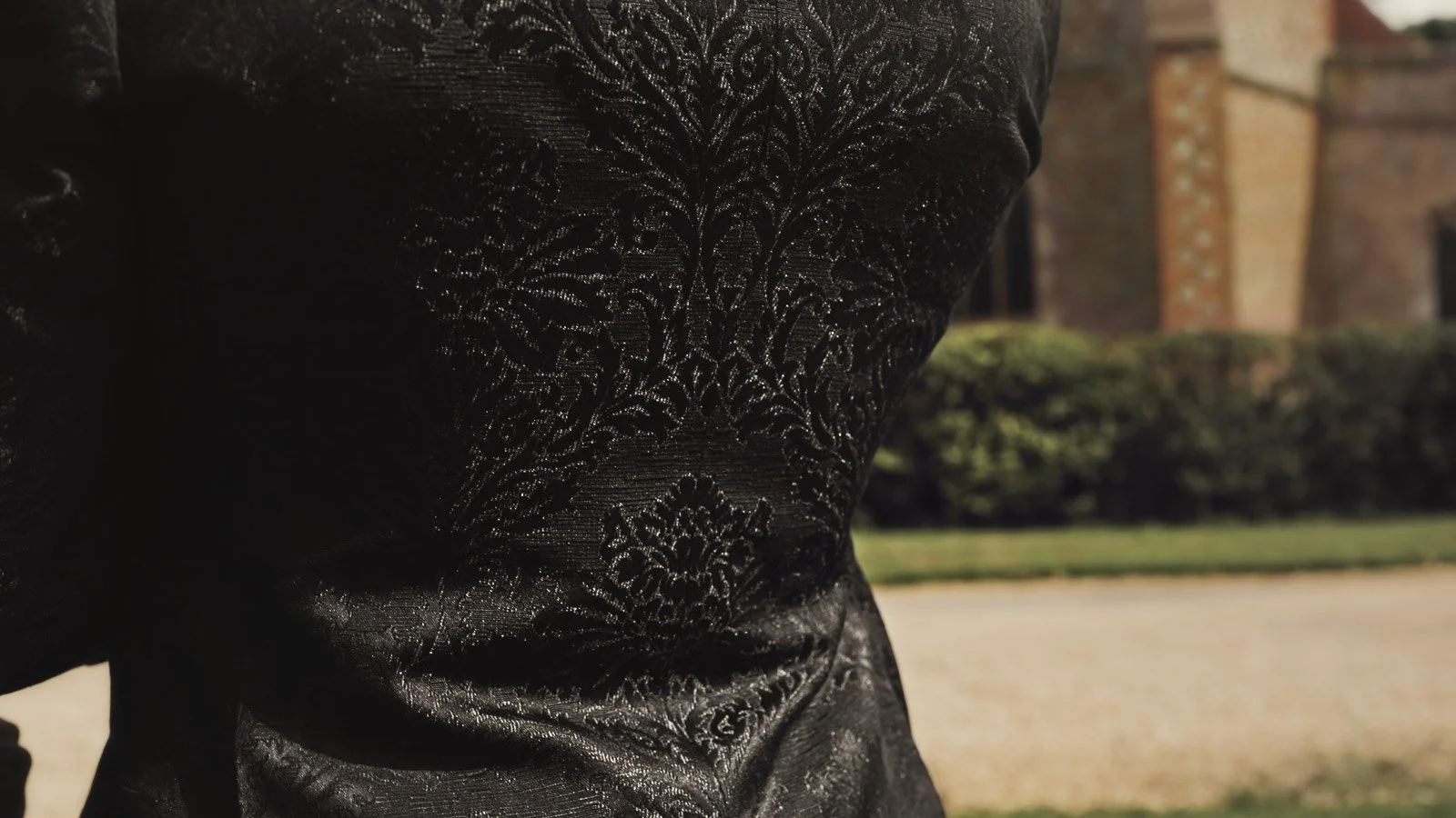 Details and candid scenes from a colourful riverside wedding video at an Oxfordshire estate beside the River Thames.