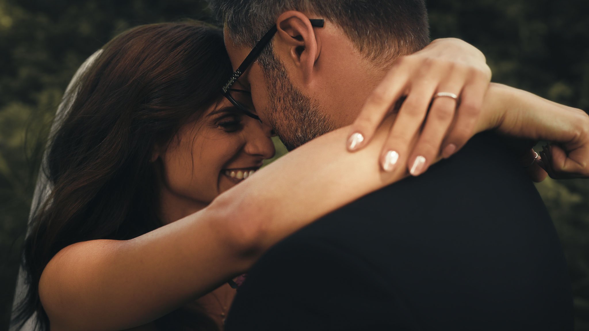 Editorial-style couple portraits around The Old Kent Barn grounds in soft natural light