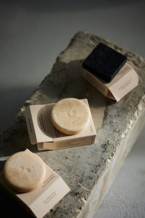 Los mejores limpiadores faciales según tu tipo de piel (sensible, acné, seca, mixta y madura)