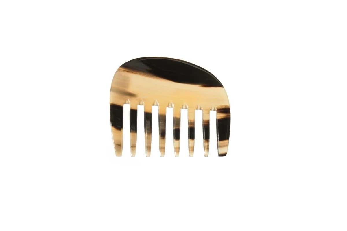 KOST MANN PEINES DE CUERNO NATURALES ARTESANALES SIN FRICCION DONOSTIA AZALA KOSMETIKA SAN SEBASTIAN PELO RIZADO.jpg