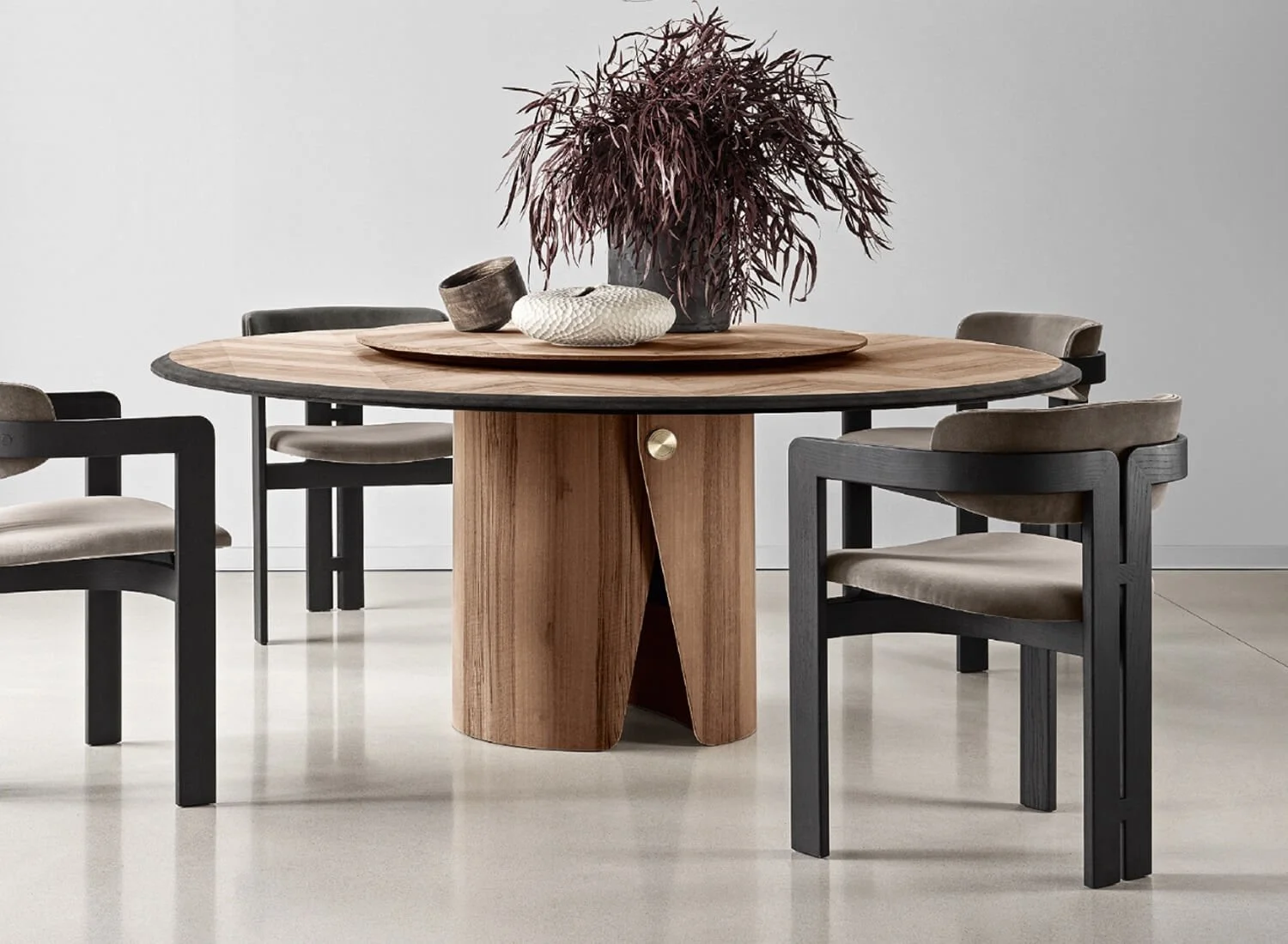 Gallotti-Radice-Dining-Table-MANTO-02.jpg