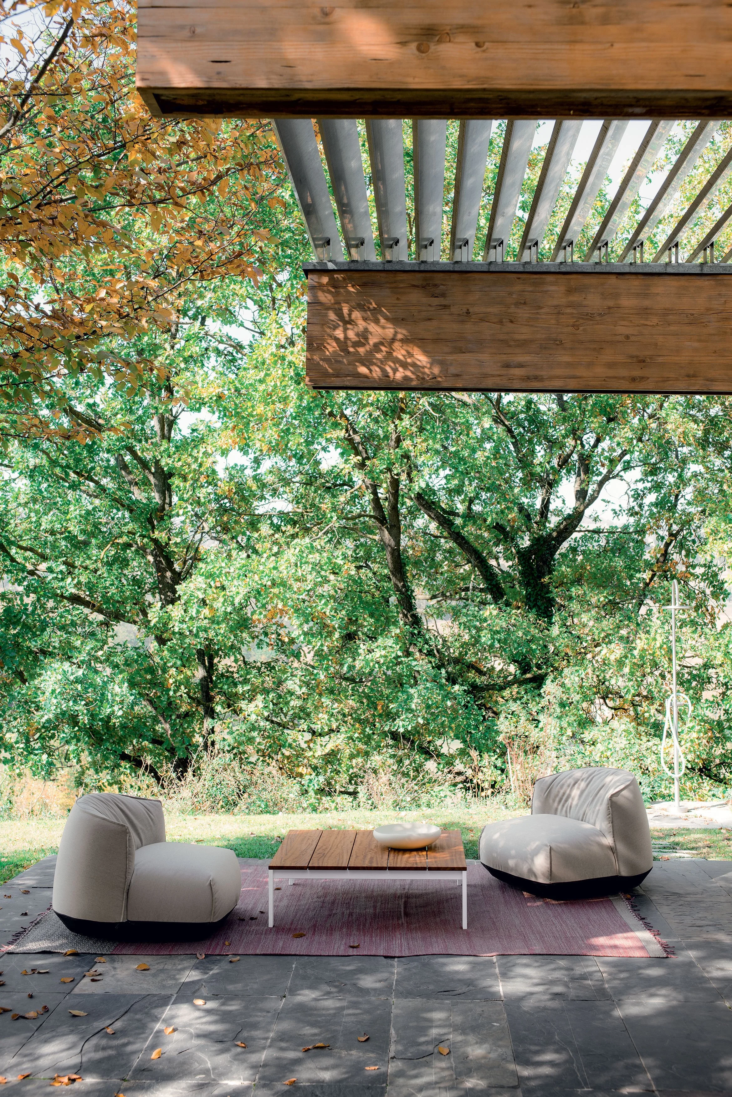 coffee-table-be-easy-teak-lacquered-steel_madeindesign_298091_original.jpg