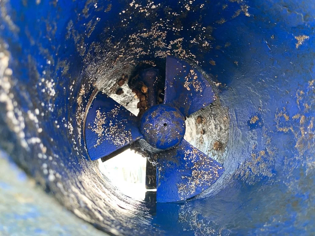 Elica Bow Thruster Sun Odyssey 42i con incrostazioni