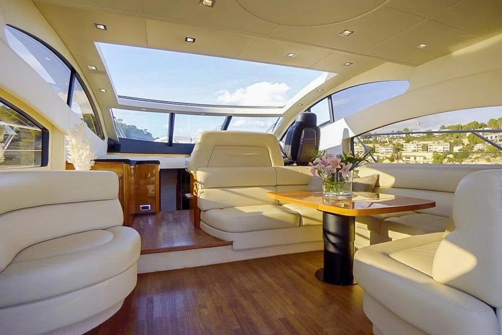 Dinette - Predator 62 Sunseeker