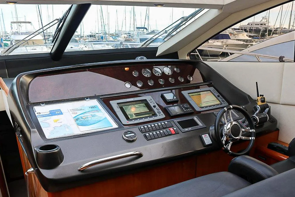 Plancia Comando - Predator 62 Sunseeker