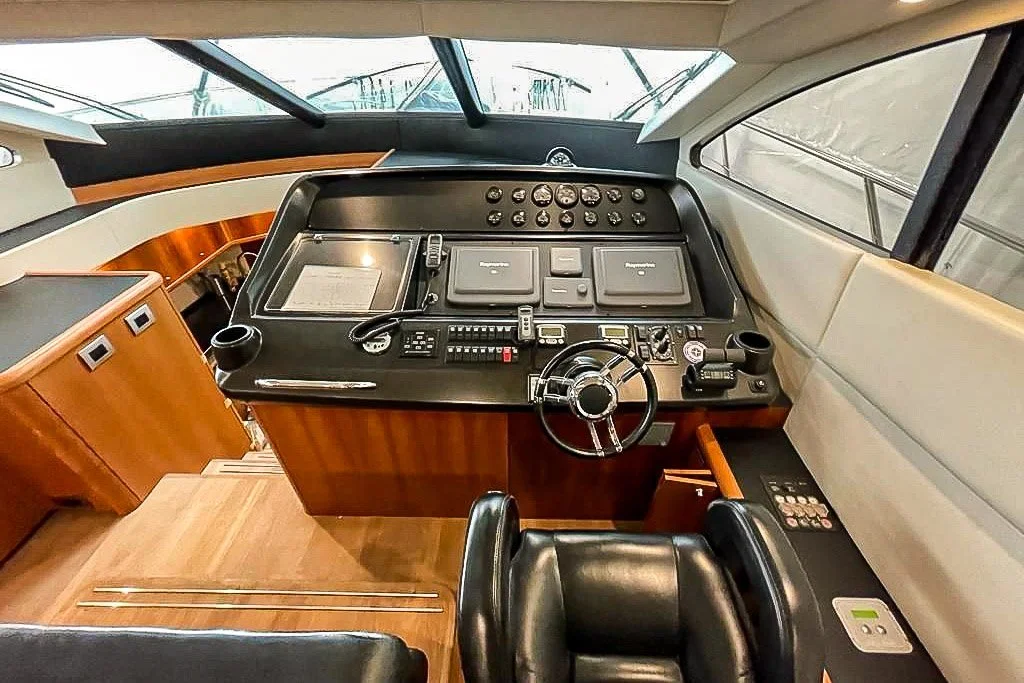 Plancia Comando - Predator 62 Sunseeker