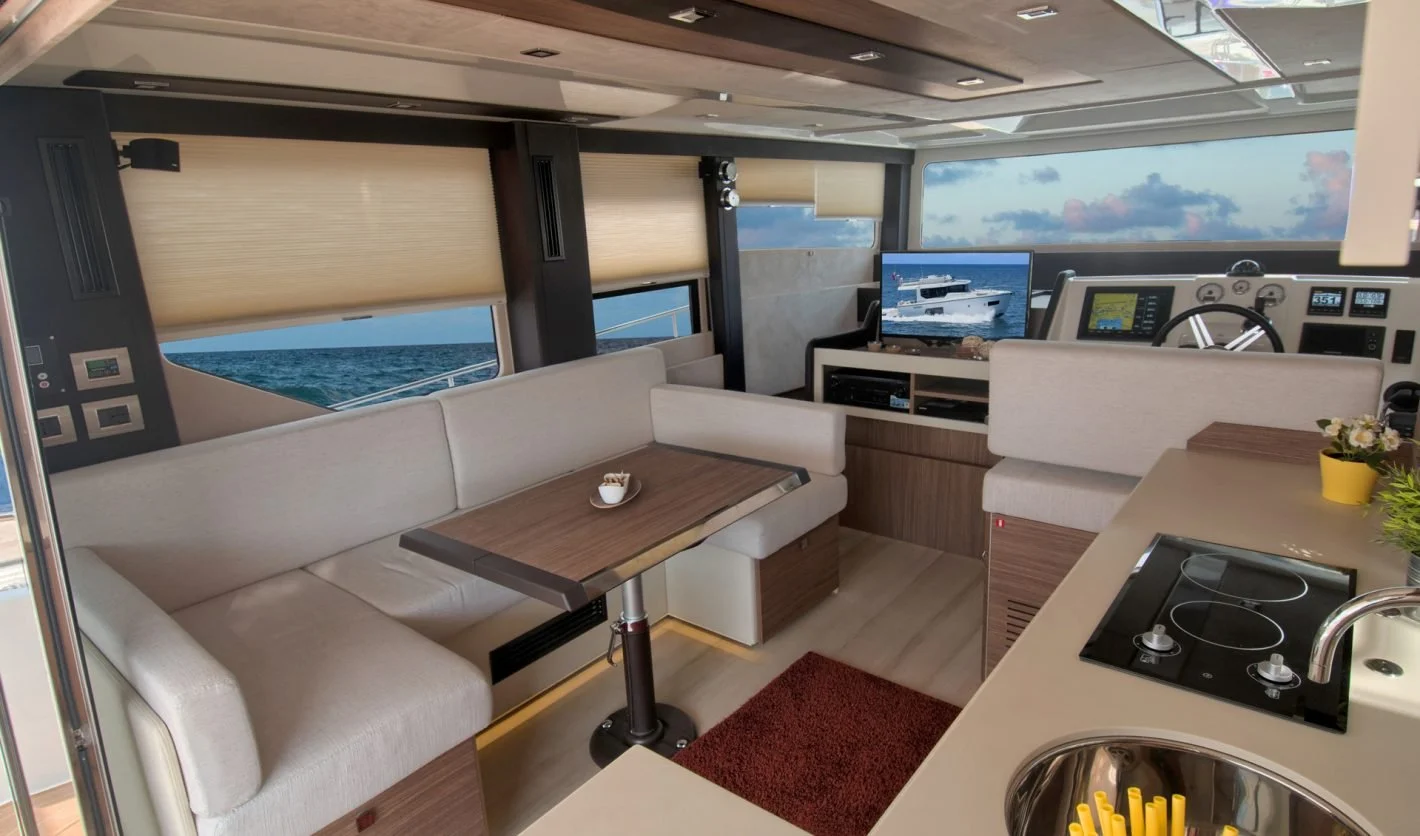 Dinette -  Trasferimento Eco Trawler 43 LD - Cranchi - Skipper Trasferimento Barche.jpg