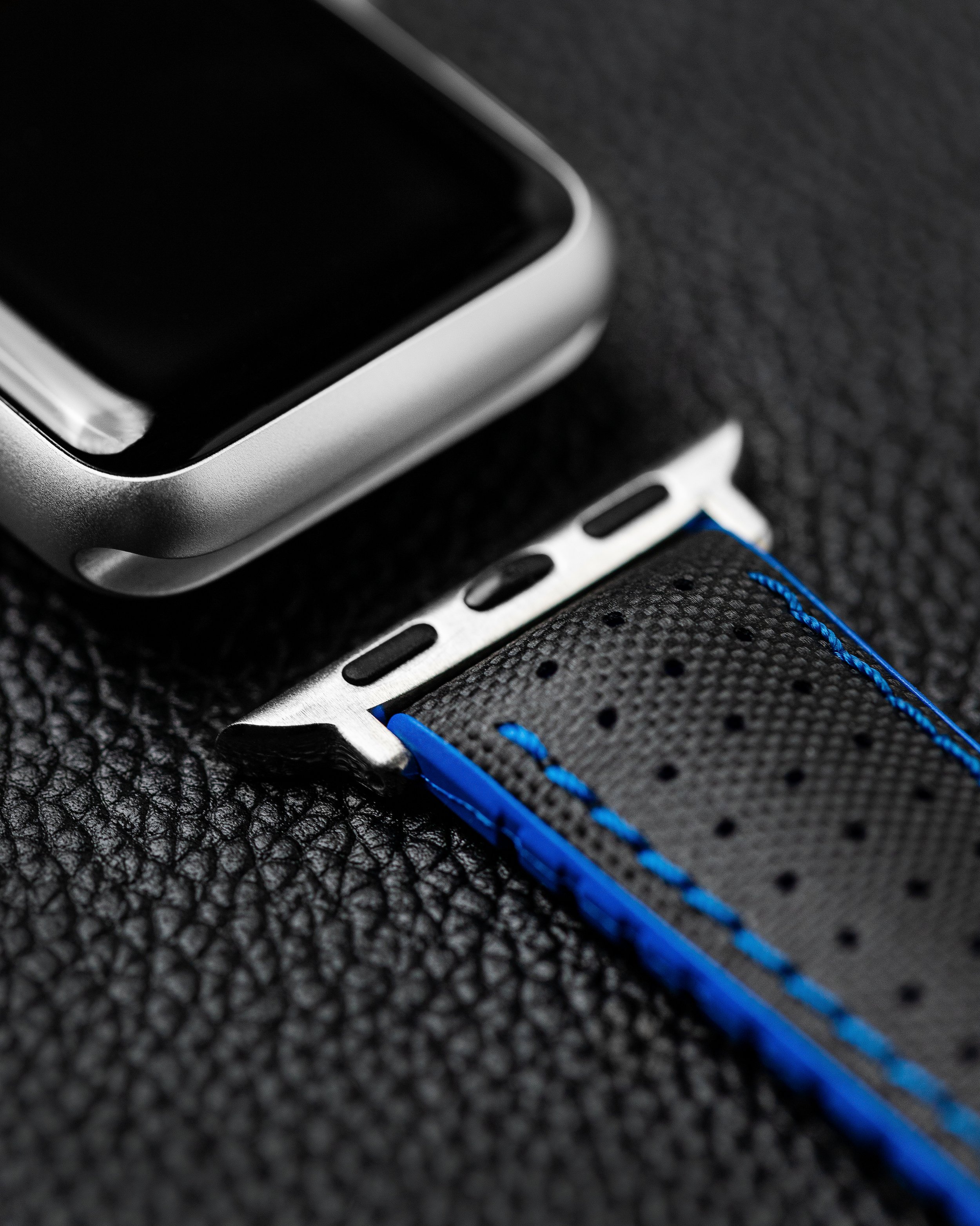 hirsch-productdetail-robby-blau-applewatchadapter-high-06.jpg