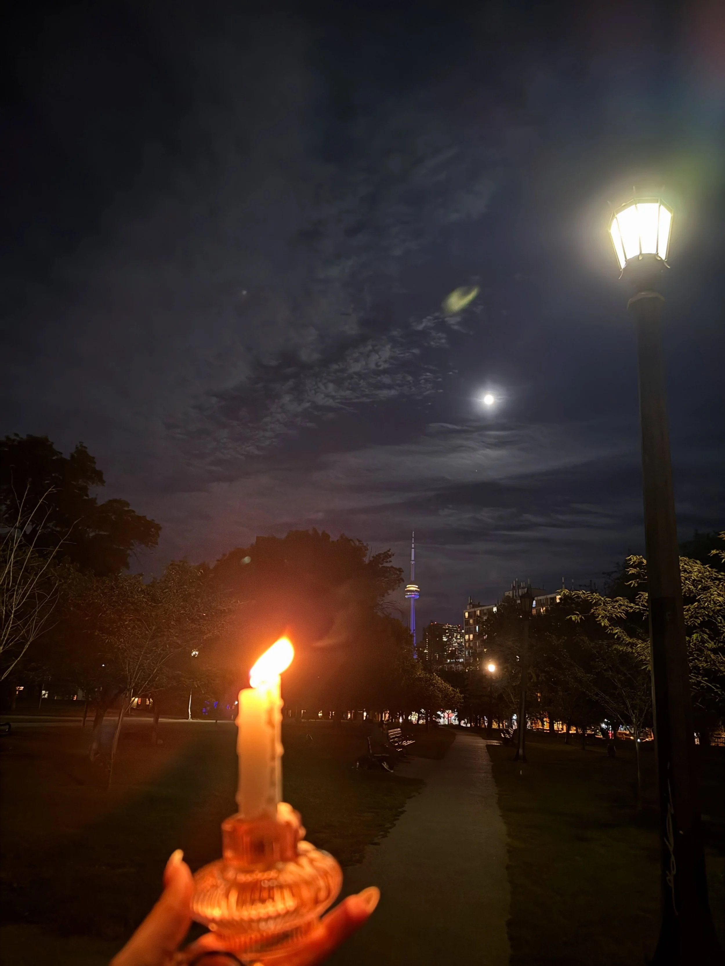 Thank you to everyone who joined me for our Full Harvest Moon Circle 🌕🤍 It was such a beautiful evening of connection, reflection, spellwork + a little moon magic.

Next up: our New Moon in Libra Circle 🌑♎️ Join us at Trinity Bellwoods for an inti