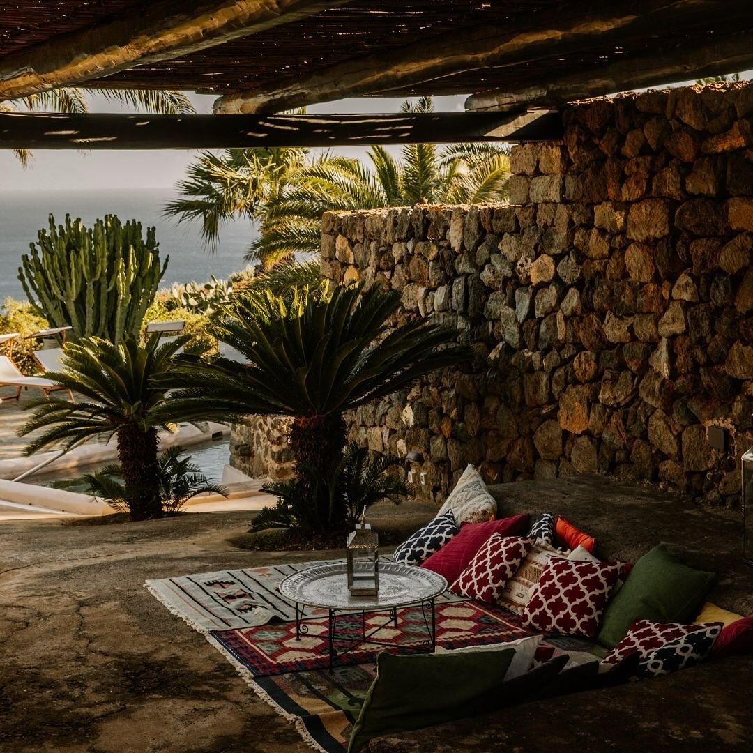Your exclusive summer retreat awaits in paradise ☀️

Secure your getaway now ➡️ Link in BIO!

📸 @letiziacigliutti 

#RelaxAndUnwind #Kardib&agrave; #Kardib&agrave;Estate #LuxuryEstate #PantelleriaLuxuryVillas #Pantelleria2024 #ItalySegretaSelection 