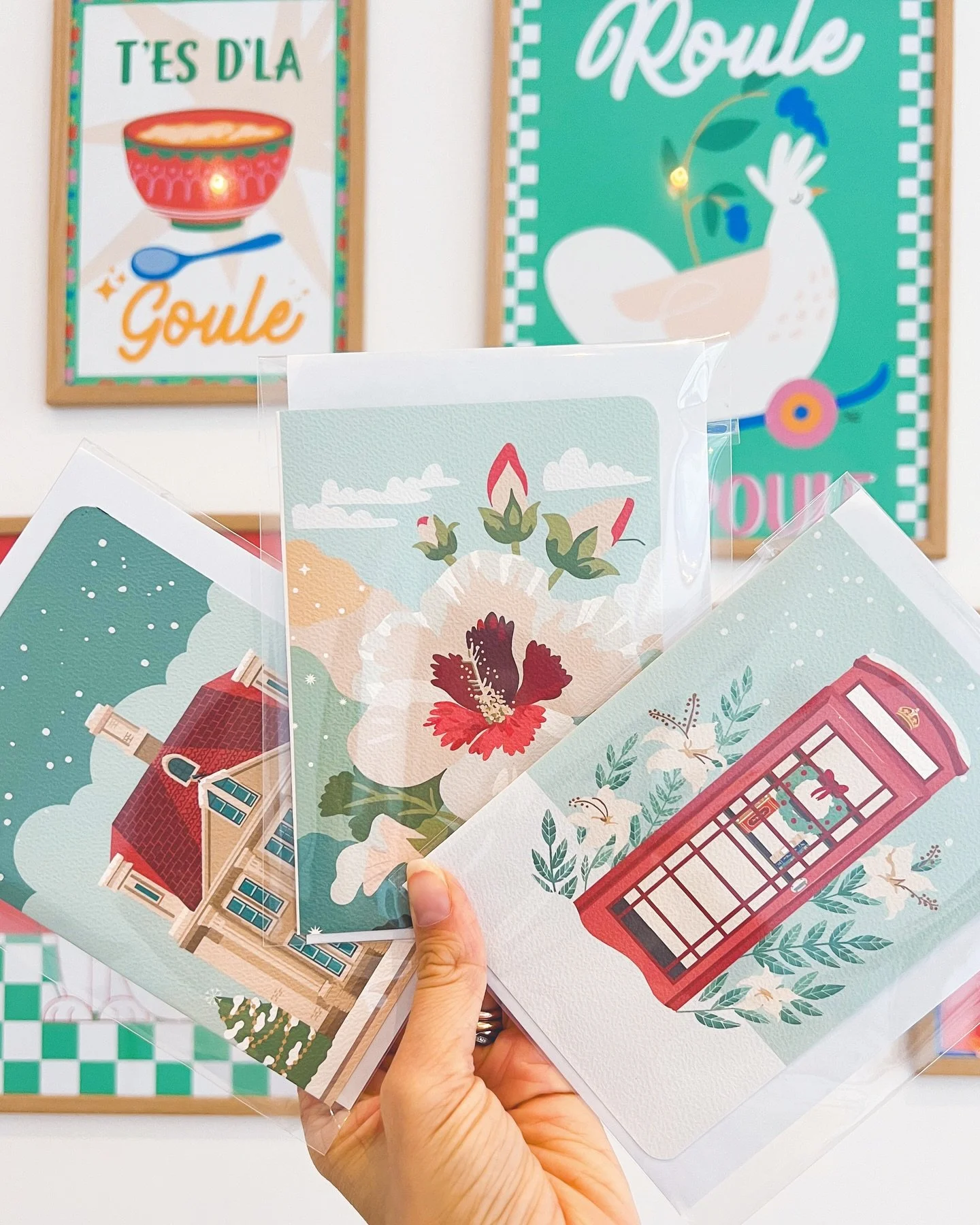 ✨ Cette semaine, j&rsquo;ai ajout&eacute; des NOUVEAUT&Eacute;S dans la boutique ! ✨ Parmi elles, ces cartes de v&oelig;ux &agrave; offrir pour No&euml;l 🎄❤️.

📝 Imprim&eacute;es sur un papier textur&eacute; de 300g, elles sont parfaites pour vos m