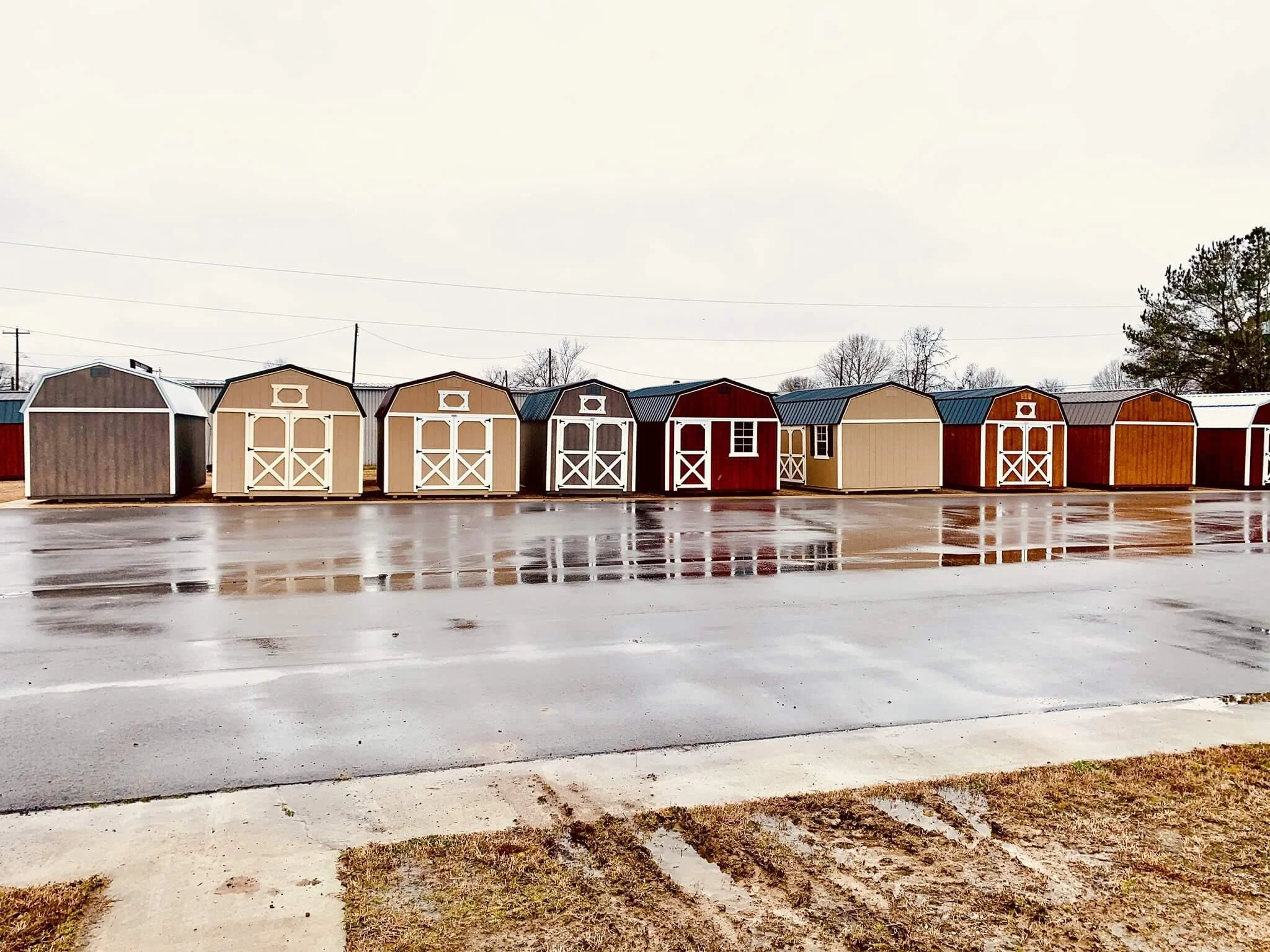 multiple lofted barns lined up on Liberty Sheds Kinston lot
