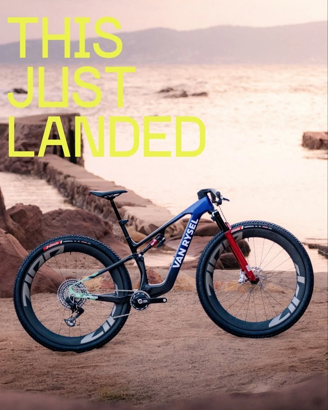 VAN RYSEL has officially entered mountain biking 🚵 

The RCR-XC was unveiled today at Roc d&rsquo;Azur: a 32-inch XC race bike built to win World Cup races and from 2027 it will be raced by DECATHLON FORD. 
83 international wins in five seasons, wit