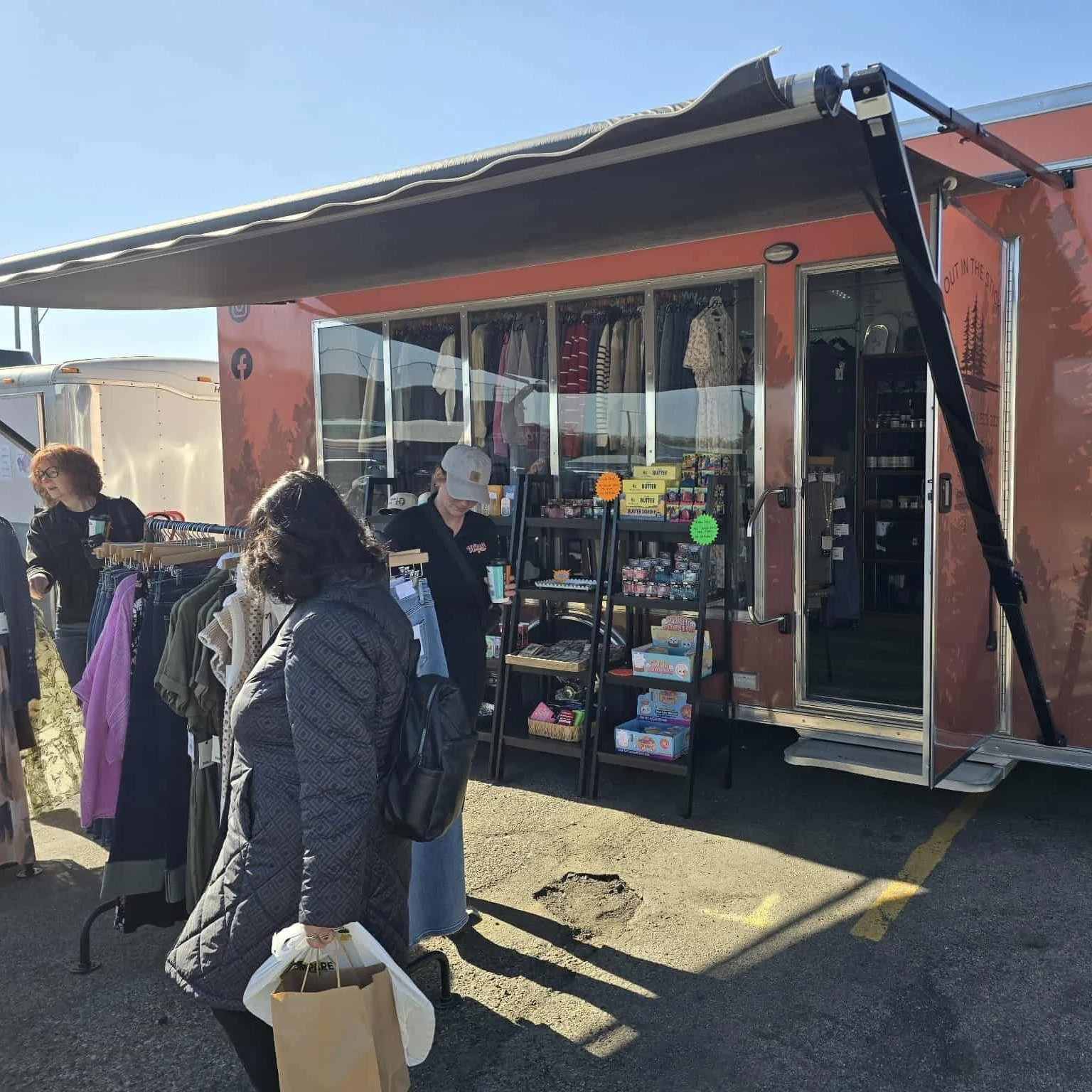 Come visit our boutique trailer today at @township_23_distillery! It's a beautiful day for a little Sunday Funday in Wisconsin 😉🍸🍻