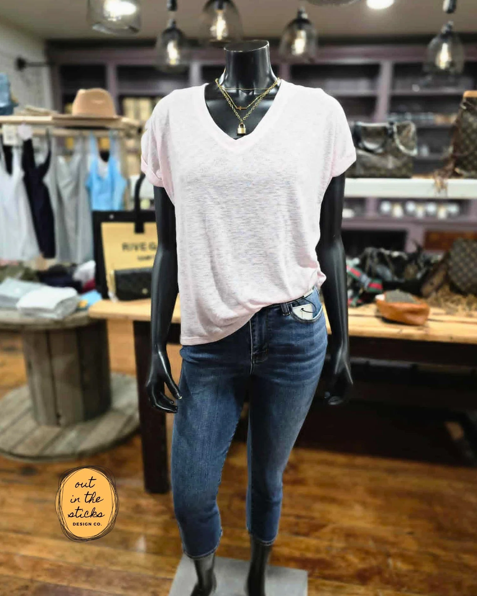 A lightweight tee and some Judy Blue capris, does it get better?! 😉😍