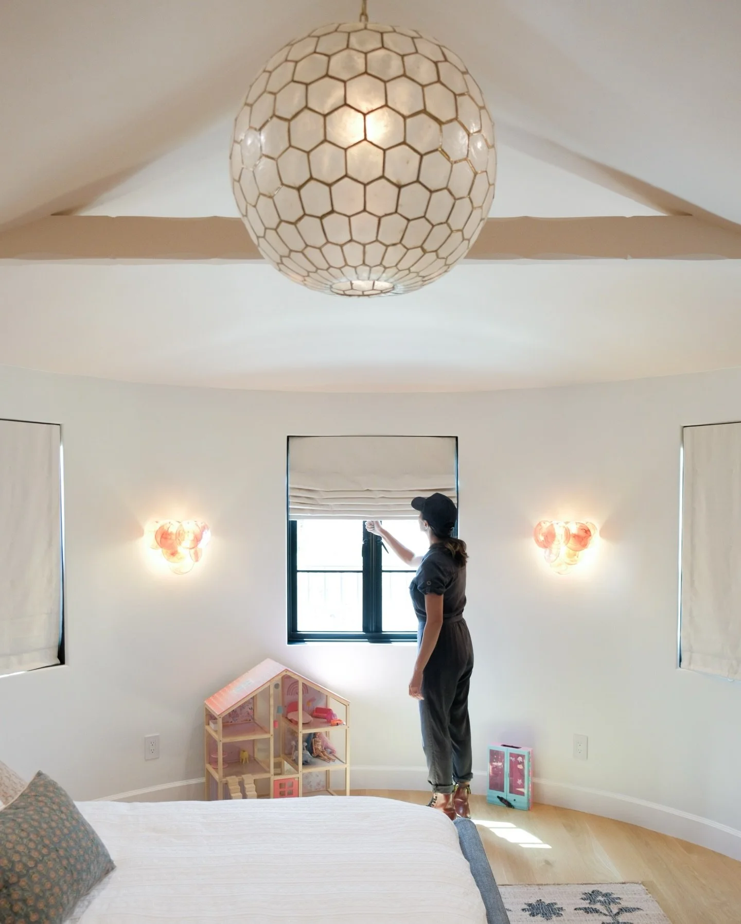 Girl&rsquo;s room | Blackout Roman Shades | Belmont Heights, Long Beach

Inside mount blackout lined (room darkening) roman shades in a Field Work house linen-cotton blend.  The curved walls in this whimsical young girl&rsquo;s room made planning and