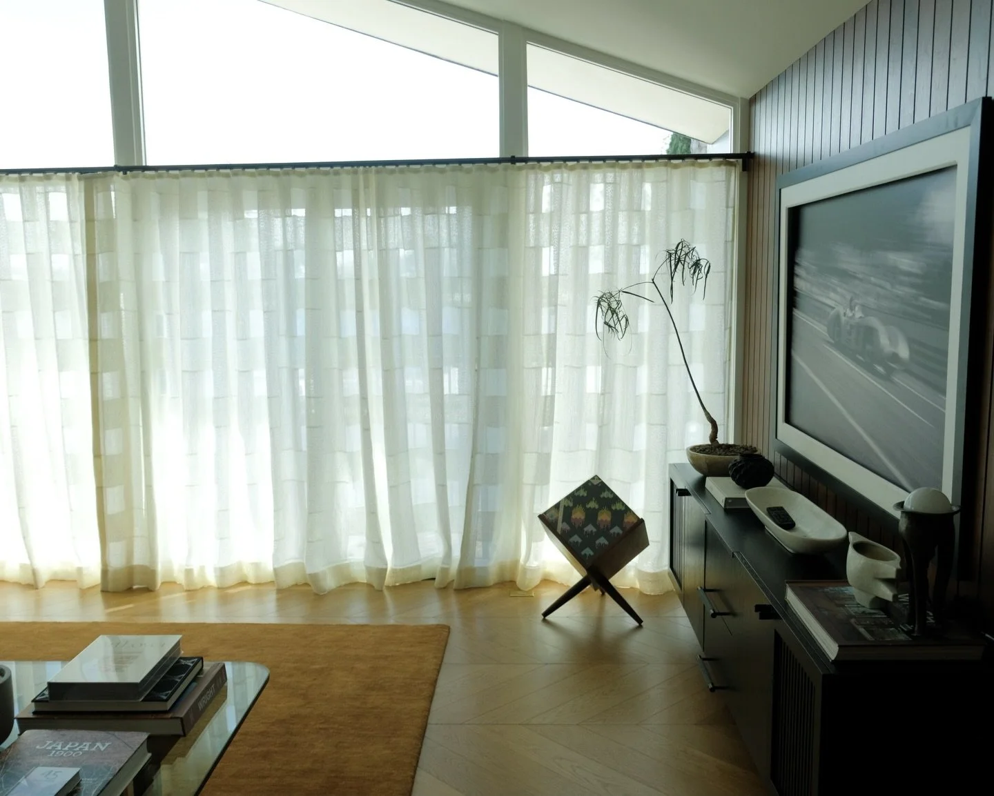 Mid Century Living Room | Sheer Ripplefold Drapery | Laguna Niguel, CA

Interior designer Olivia Luce did not hold back on her personal 1965 mid century gem of a renovation.  According to Olivia, the home sits in the first housing track in Laguna Nig