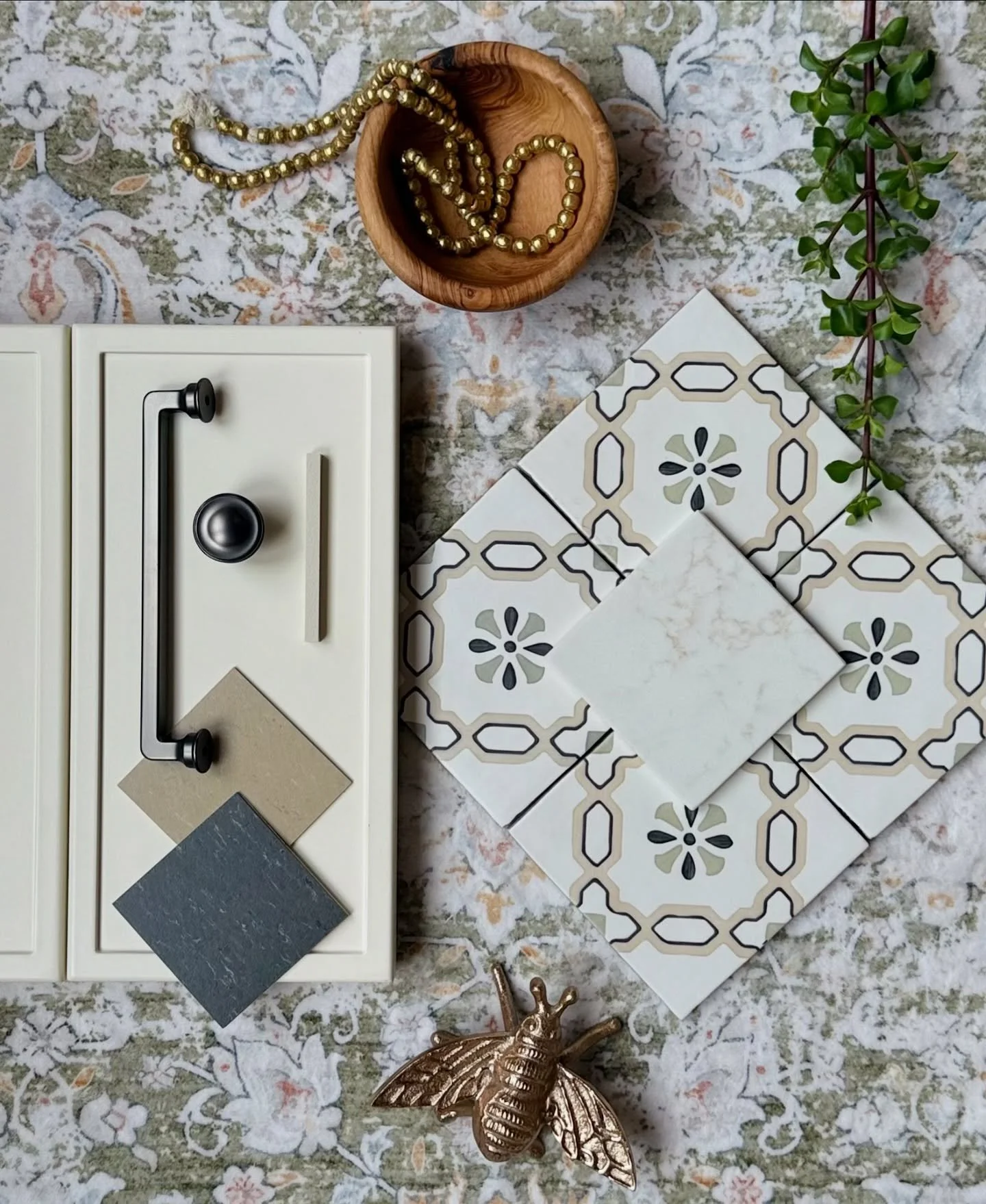 Happy Friday Everyone! Sharing materials and finishes for the English Charm Project today. 

We wrapped this photo shoot last week and I will be posting images of this charming English Cottage Kitchen soon!✨

#kitchendesign #kitchendesigner #englishc