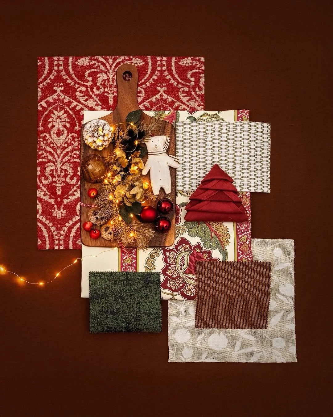 No&euml;l se dessine dans le d&eacute;tail.
Jacquards pr&eacute;cieux et harmonies enveloppantes composent un moodboard d&rsquo;exception, o&ugrave; la mati&egrave;re devient langage.
Une c&eacute;l&eacute;bration subtile de l&rsquo;&eacute;l&eacute;