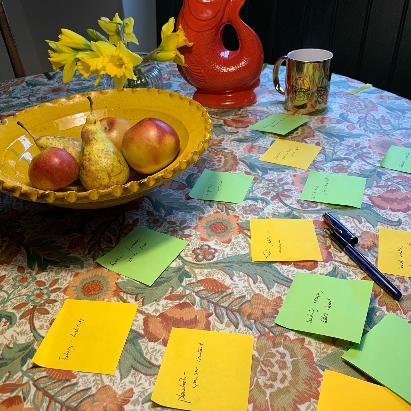A writing day today so post-it notes are my friend! I&rsquo;m trying to pin down the structure for an historical middle grade, and it&rsquo;s proving a tricky jigsaw. But my shiny golden mug from @thegeacademy is a cheerful reminder of all the other 