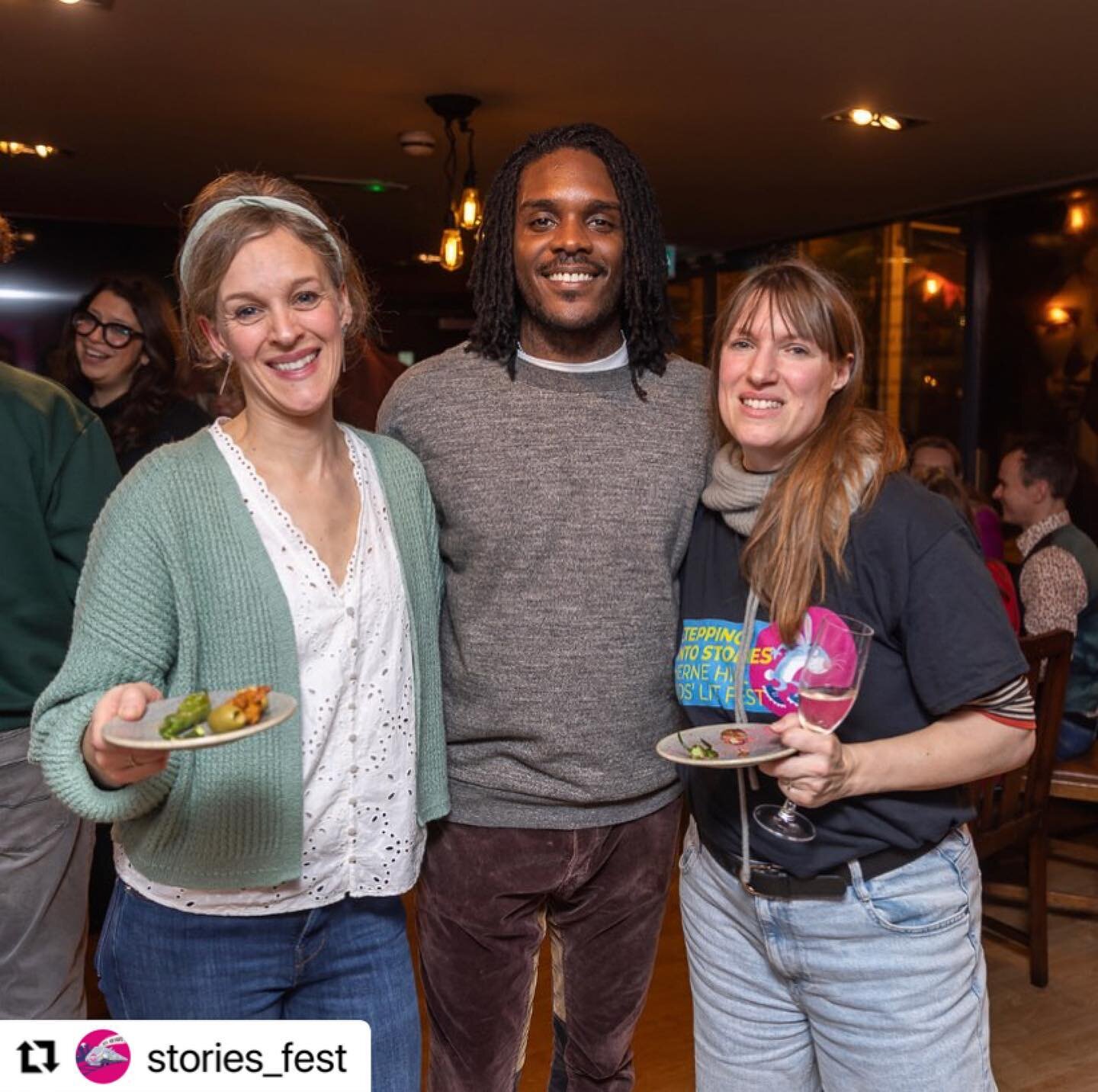 Such a pleasure getting together with these fab and lovely #childrensbook creators @stories_fest Festival Drinks💕📚🥂🙌 #bookcommunity #nightout!

#Repost @stories_fest 
・・・
Lots of bookish fun with this gang of brilliant #childrensbook authors &amp