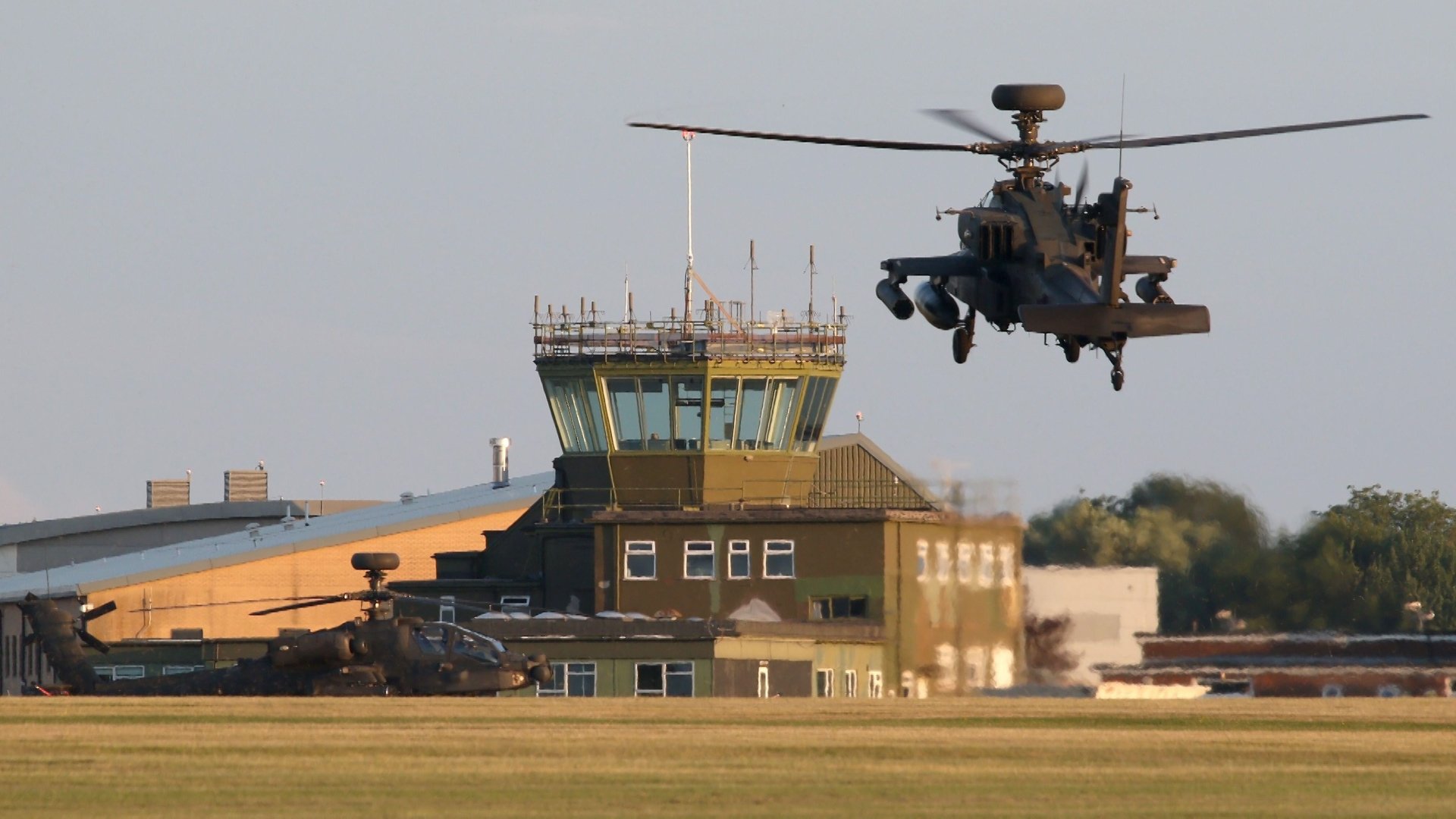 Army Air Corps Apache attack helicopter at Wattisham Airfield Suffolk 020720 CREDIT ALAMY STOCK PHOTO.jpeg