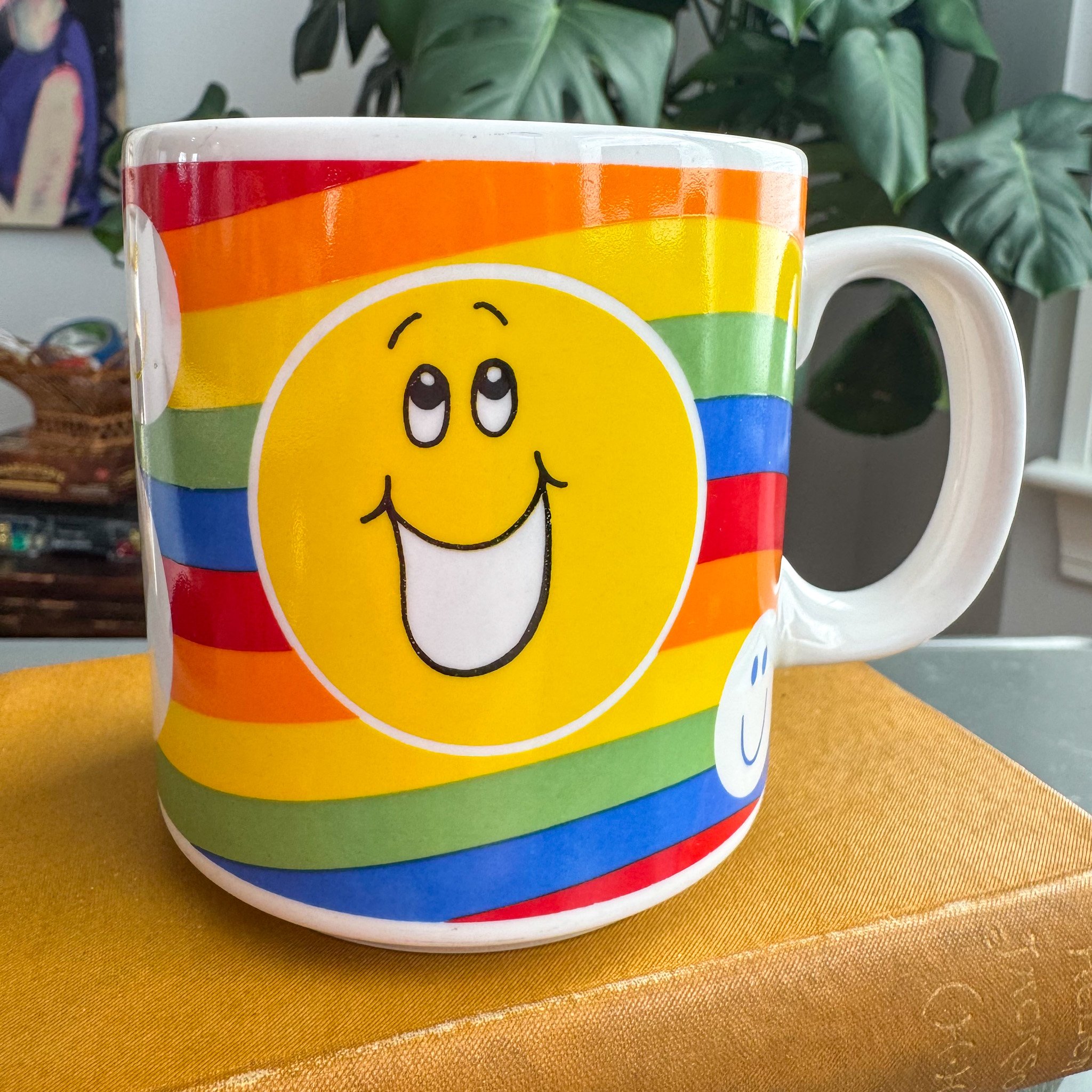 2072: Rainbow Smiley Mug