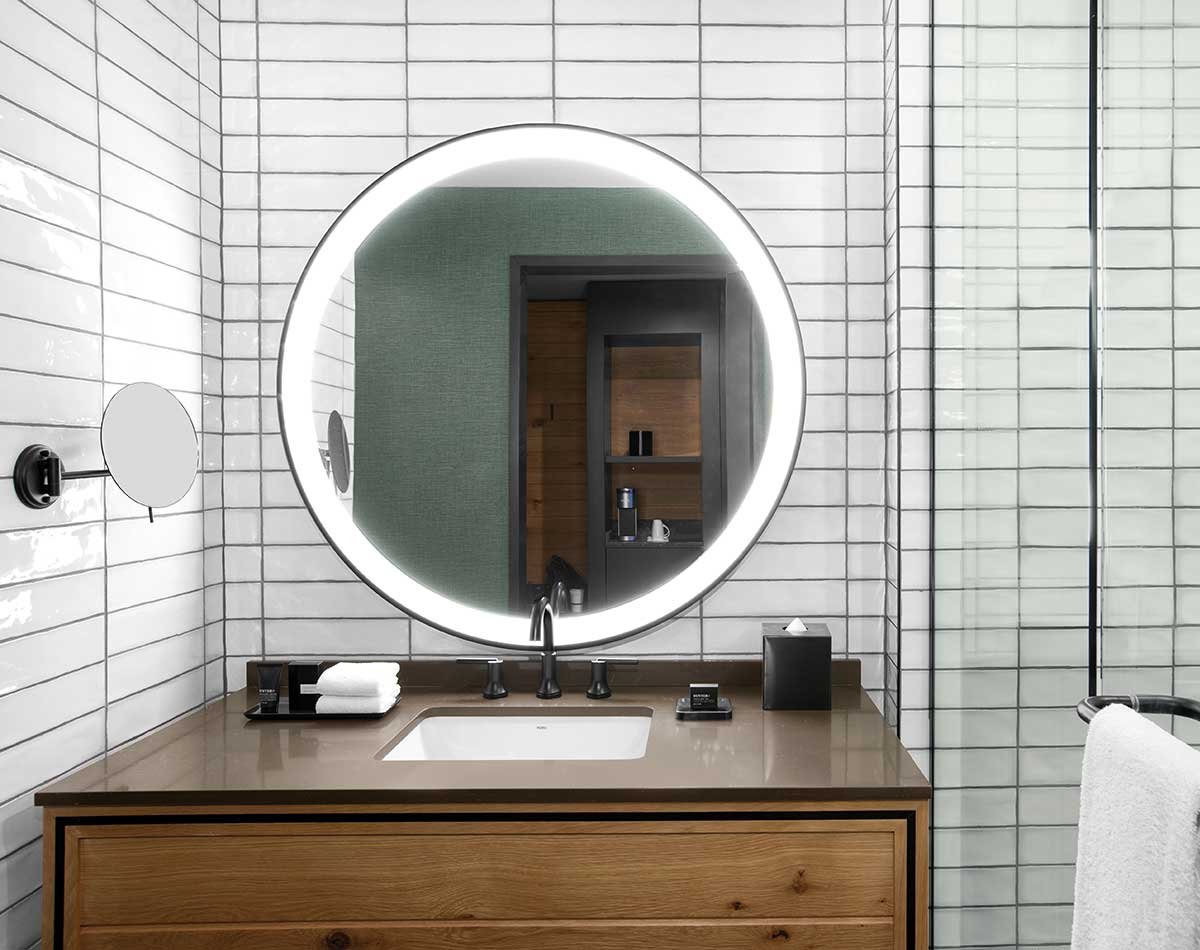 rooms-suites-traditional-bathroom.jpg