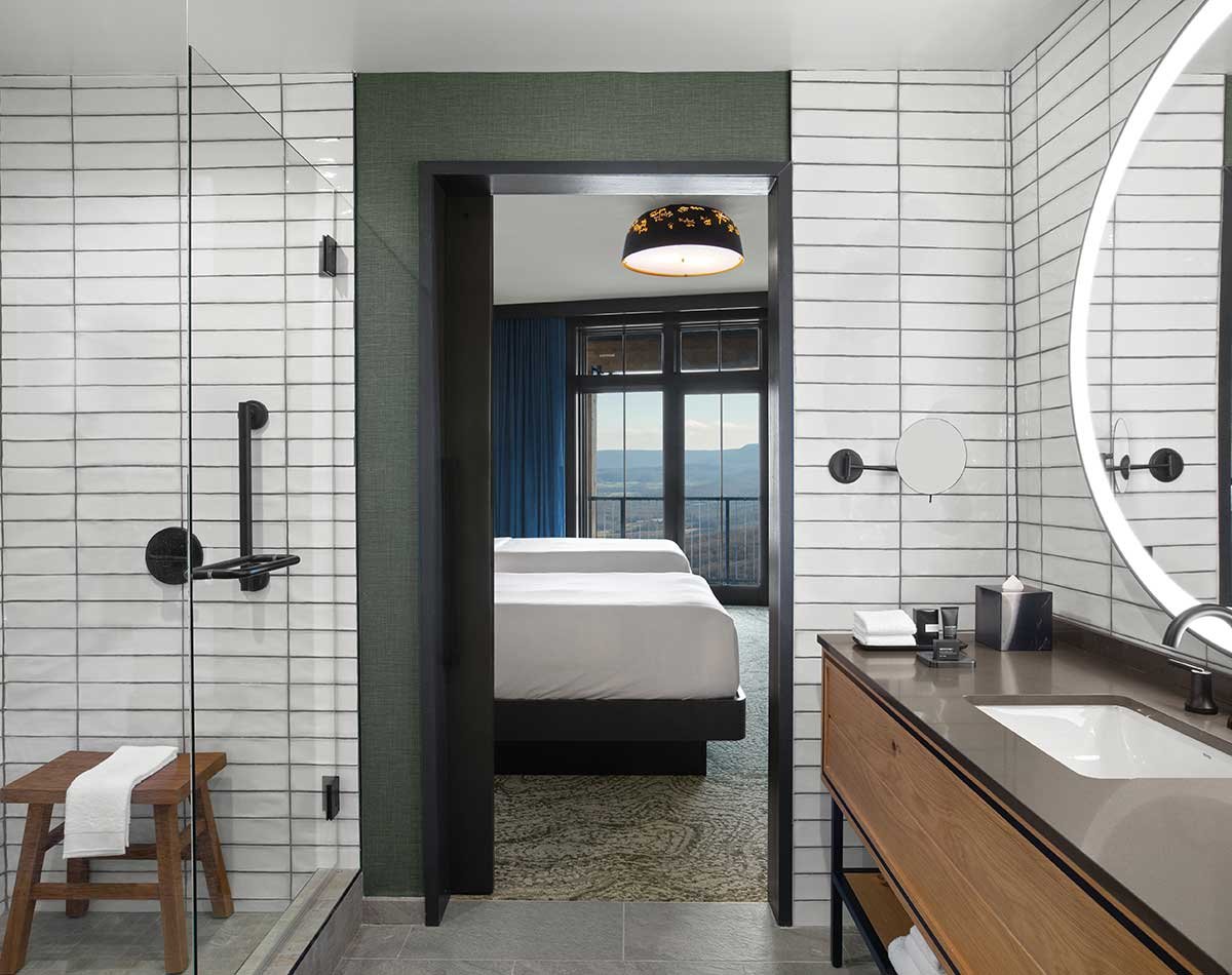 rooms-suites-lookout-suites-bathroom.jpg