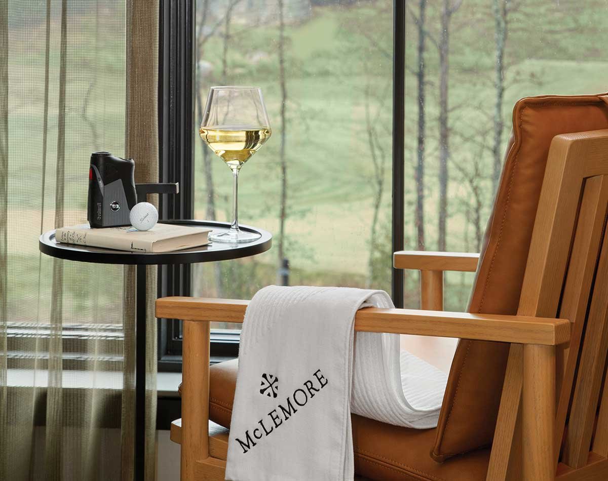 rooms-suites-fairway-junior-chair-wine.jpg