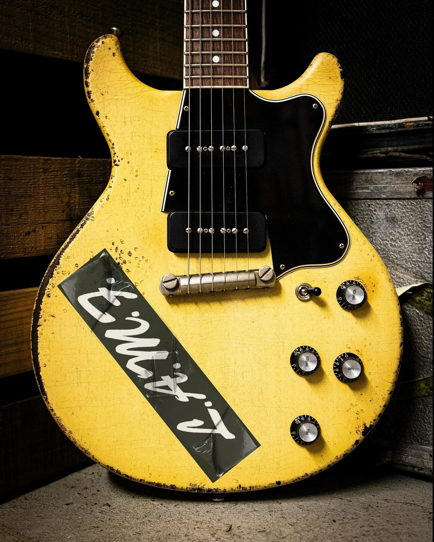 Thunders Thursday! Fish by: @billyrowe66 Aged + Assembled by: @cross_dave_ Photos by: @highwayonephotography #rnrrelics #rocknrollrelics #thundersthursday #p90 #tvyellow #kluson #tonepros #agedguitars