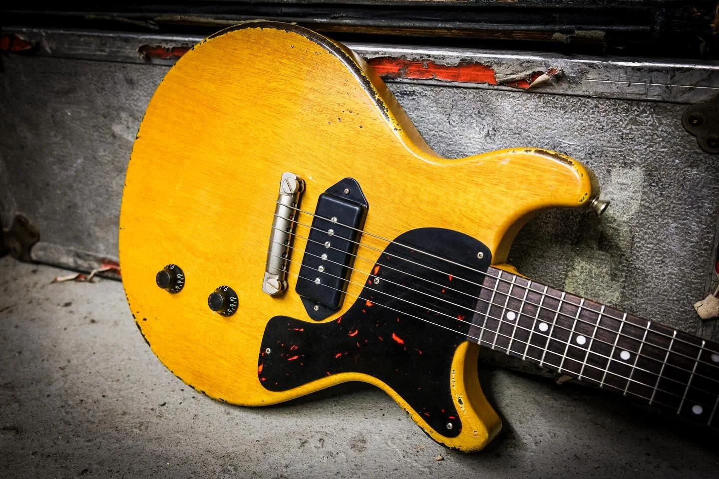 Thunders⚡️Thursday! Heavy tinted TV Yellow Thunders model! Finish work by @billyrowe66 + @nic_bonesy aged + assembled by @cross_dave_ custom built for Andy Hindman @googoodollsofficial bass tech master! Photo by @highwayonephotography #rnrrelics #roc