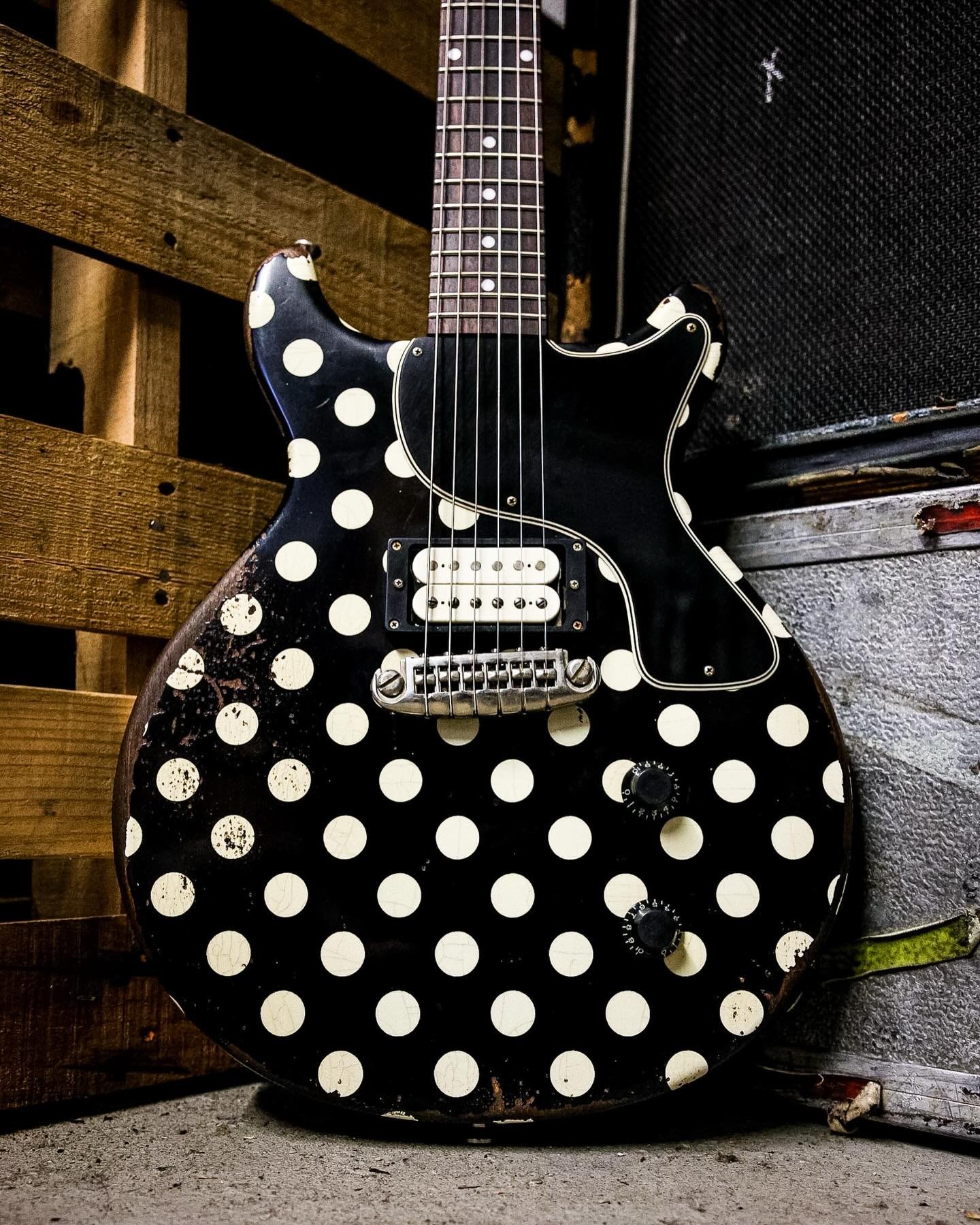Thunders⚡️Thursday! Finish work by: @nic_bonesy Aged and Assembled By @cross_dave_ Photo By @highwayonephotography Available At @roundhillmusicco #thundersthursday #thundersmodel #rnrrelics #rocknrollrelics #onlyonepickup