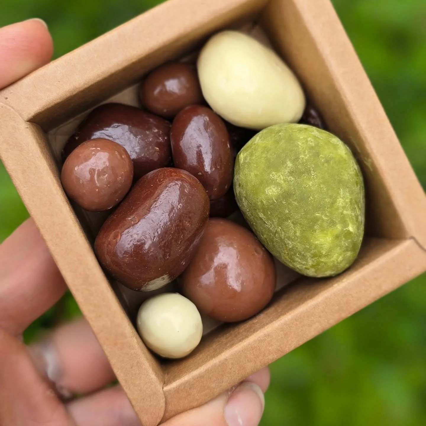 We've created little sample boxes of all the delicous @organictimes treats we have in store. A great way to find your favourite chocolate.

The perfect little gift for teachers (or yourself) this year 🎄

#macedonranges #macedonrangeswholefoods #orga