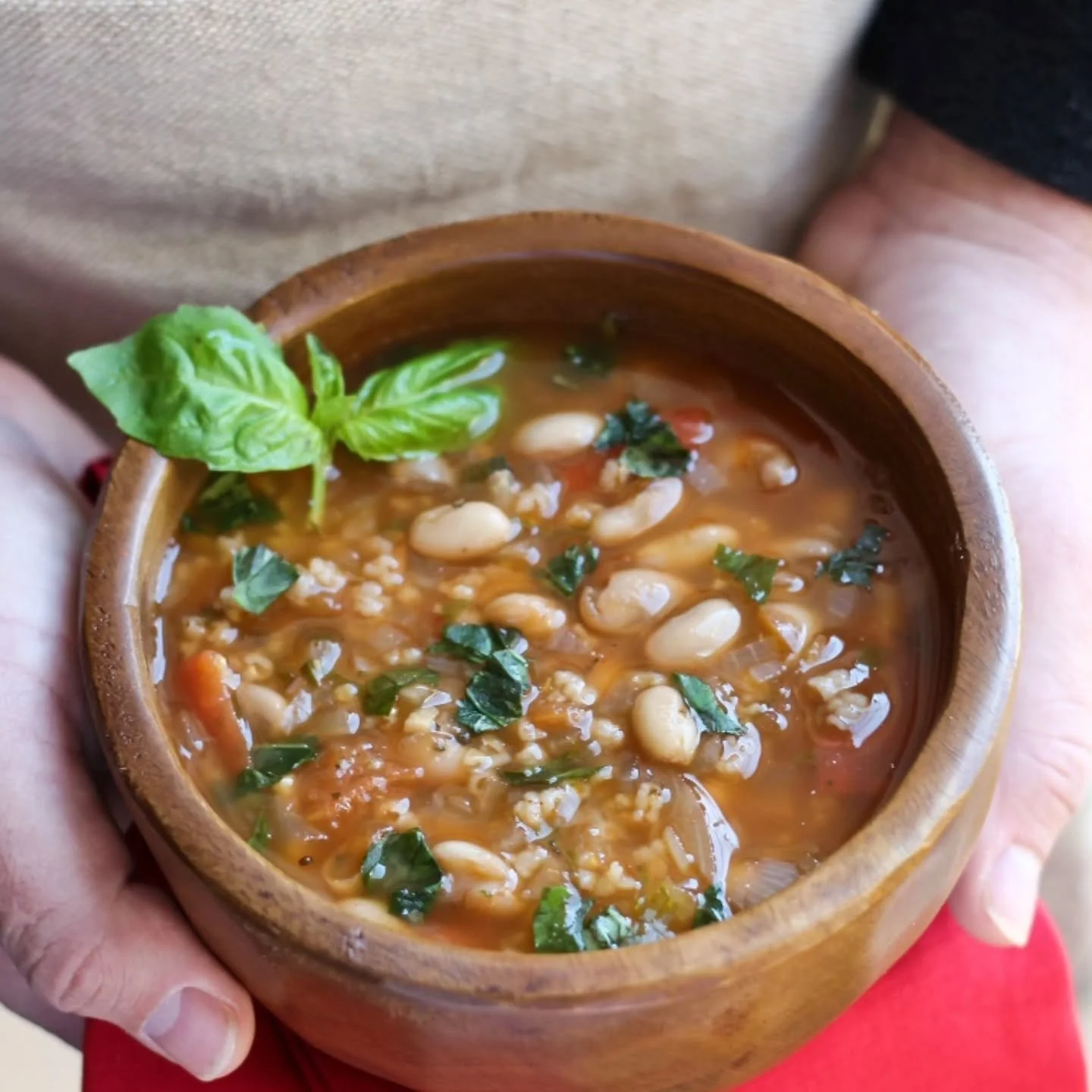 Soup Season is officially here with the rains... but honestly, I'm good with it any time of the year.

We're kicking off the year with a Spring-style soup - ITALIAN BEAN

A flavorful mix of veggies, tomatoes, herbs, and cannellini beans that's sure t