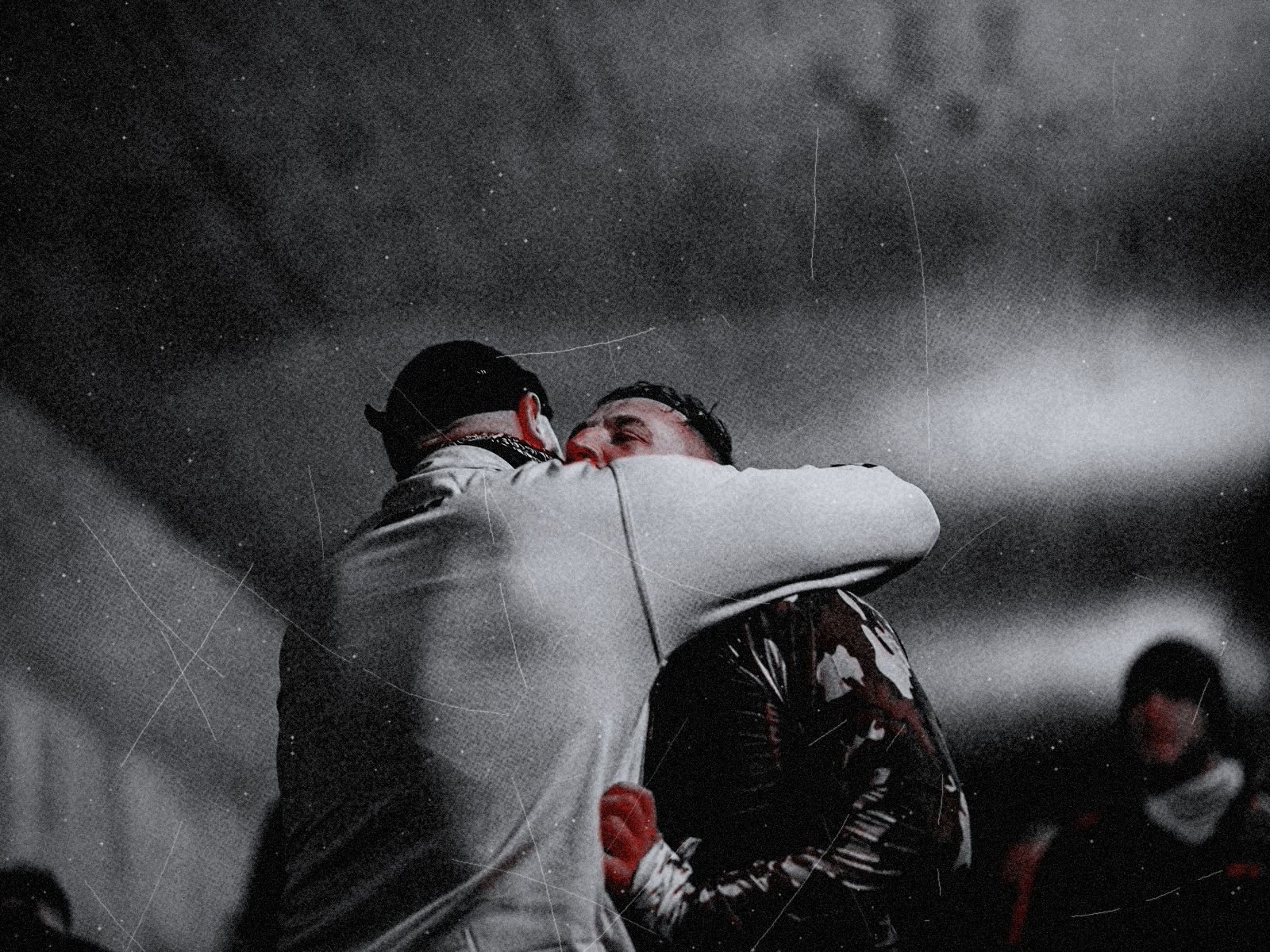 kots02_06_embrace_a.jpg