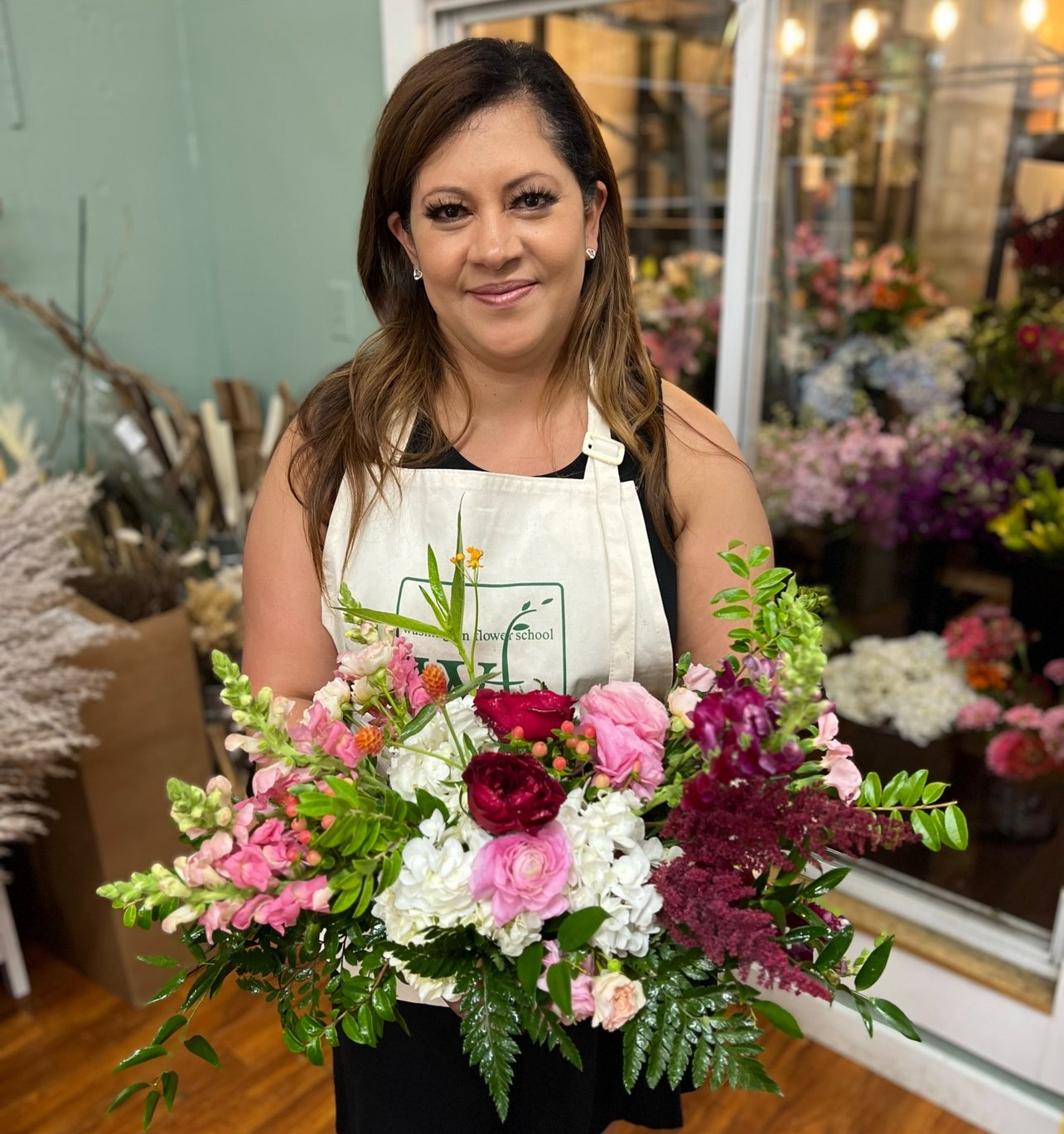 “Fresh, Dried, or Silk? How to Choose the Right Flowers for Your Next Big Moment”