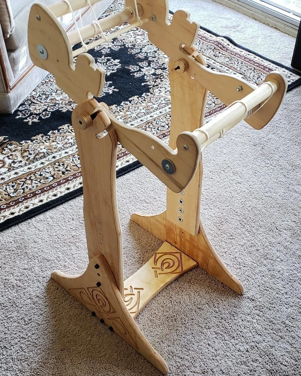 An adjustable loom stand for @_lurid 's birthday!