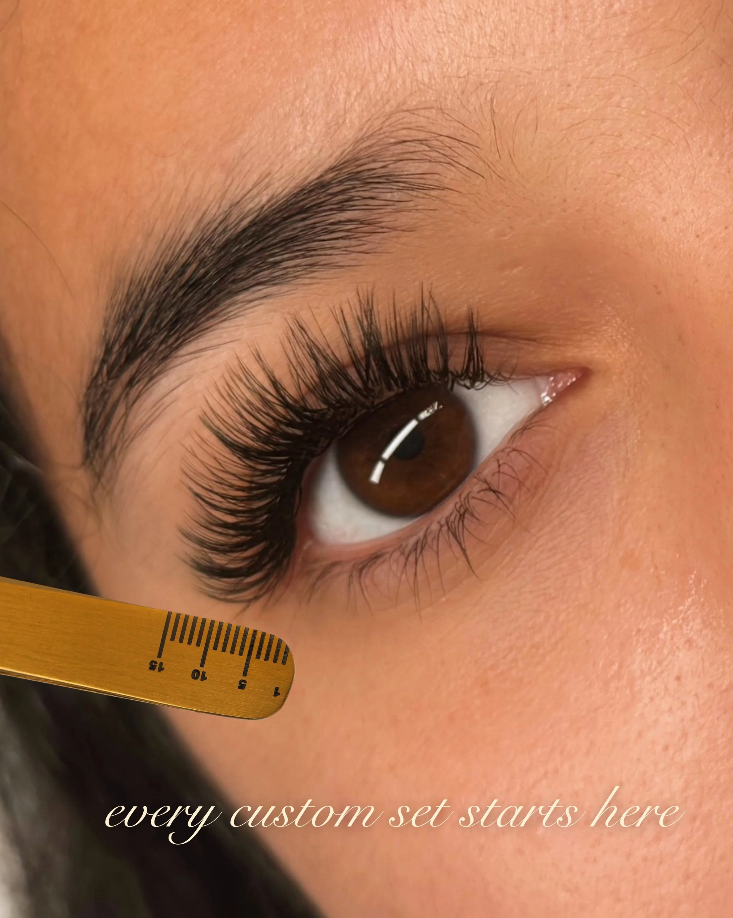 Every custom set starts with measuring your natural lashes 📐

The @lightheartlash Sweetie Tweezer&rsquo;s built-in ruler helps me choose extension lengths that complement your natural lashes and support longterm lash heath every time