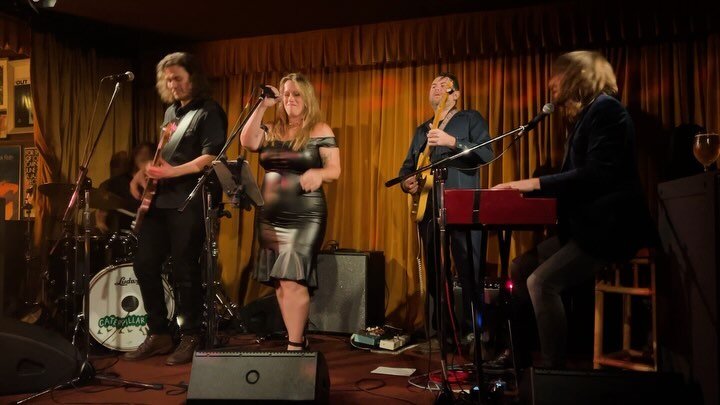 Oh! Yeh! What a special treat it was to singing with my friends the Butterflies 🦋 last night at the Caterpillar Club 🐛 
Make sure you get down for the funkiest Monday night in Sydney. 
#funk #sydney #caterpillar #club #bosslady #cometomama #yesweca