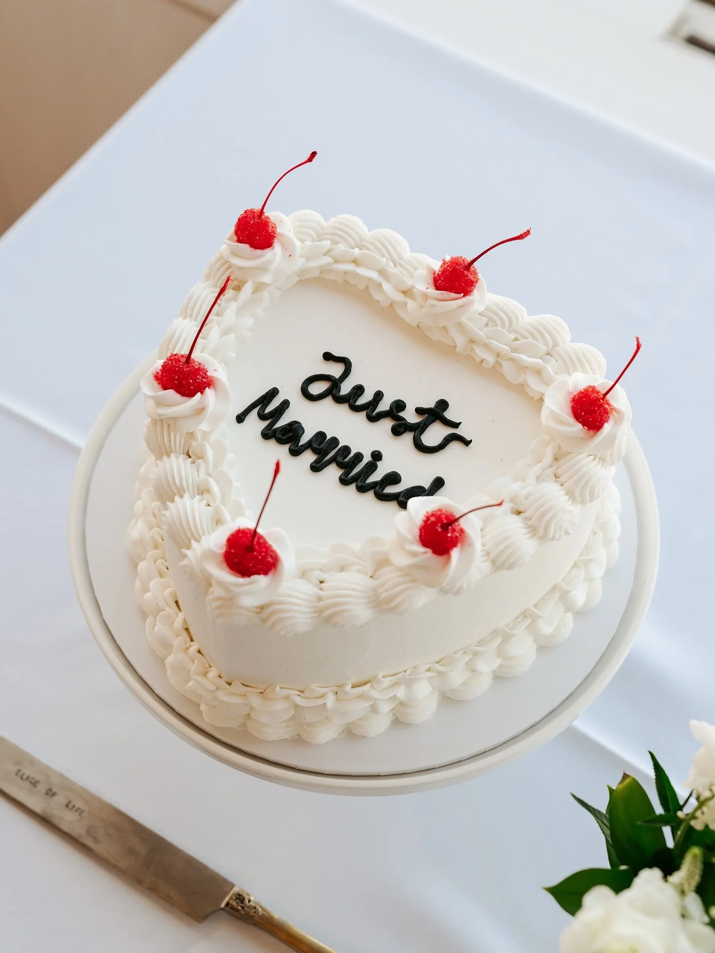 Sometimes tokenistic, always delicious. A few peak wedding cakes over the last little bit.