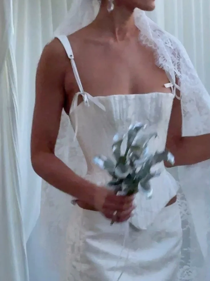 it&rsquo;s the season of silver !! 🩶

vendors 
photos @brookenalani
creative direction &amp; host @taylarphoto 
textile design &amp; set ups@stay_co 
florals @merci.floral 
cakes @lustr.creative_ 
dress rental @taylarmadedresses 
dress designer @imm