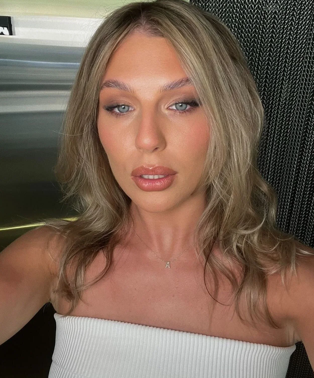 my gorgeous Aeisha 🤍 
Products used- 
@kosas revealer skin improving foundation 
@narsissist torrid liquid blush
@kevynaucoin sensual skin enhancer concealers 
@hourglasscosmetics luminous bronze light &amp; radiant bronze light bronzers 
@charlotte