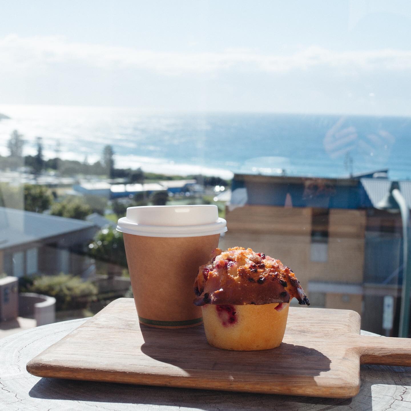 Coffee and a view 🙌🏼 

#thehillkiosk #gerringong #southcoastcafe #southcoastnsw #nswsouthcoast #beverages #drinks  #supportlocal #freshjuice #southcoastcoffee #southcoasttakeaway #destinationnsw #supportsmallbusiness #southcoastguide
