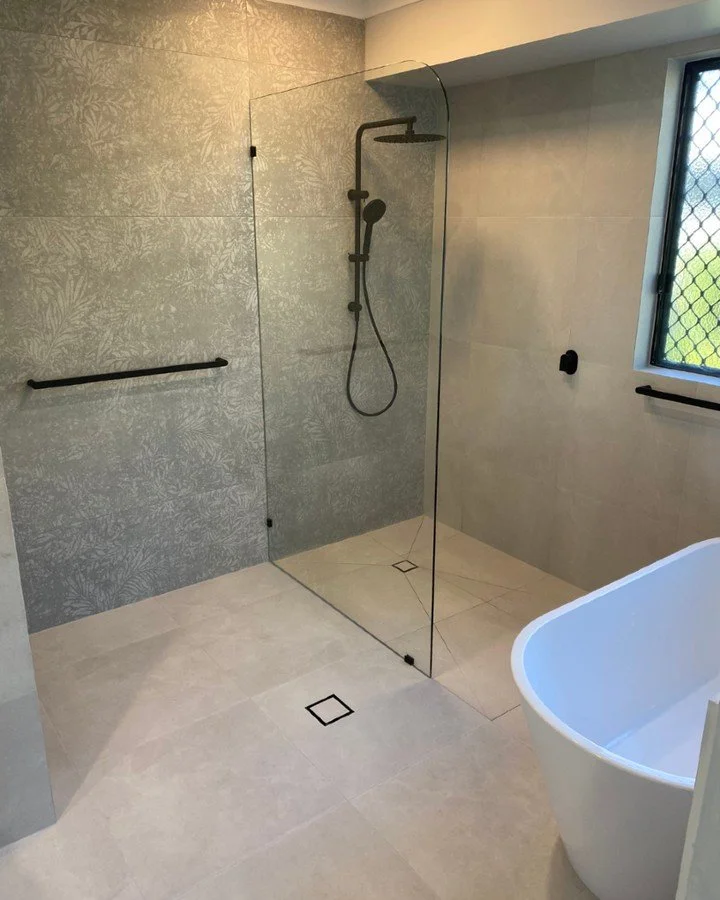 Wrapped up another part of this Twin Waters bathroom and loving how it&rsquo;s coming together.

The walk-in shower with the soft textured feature wall and matte black fixtures gives it a really clean, modern feel.

📍Twin Waters, QLD

#SunshineCoast