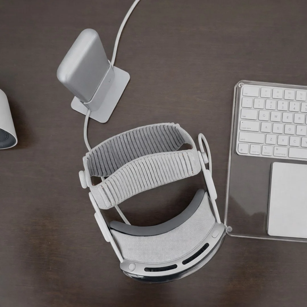 Apple Vision Pro Workstation Dock with Keyboard.jpeg
