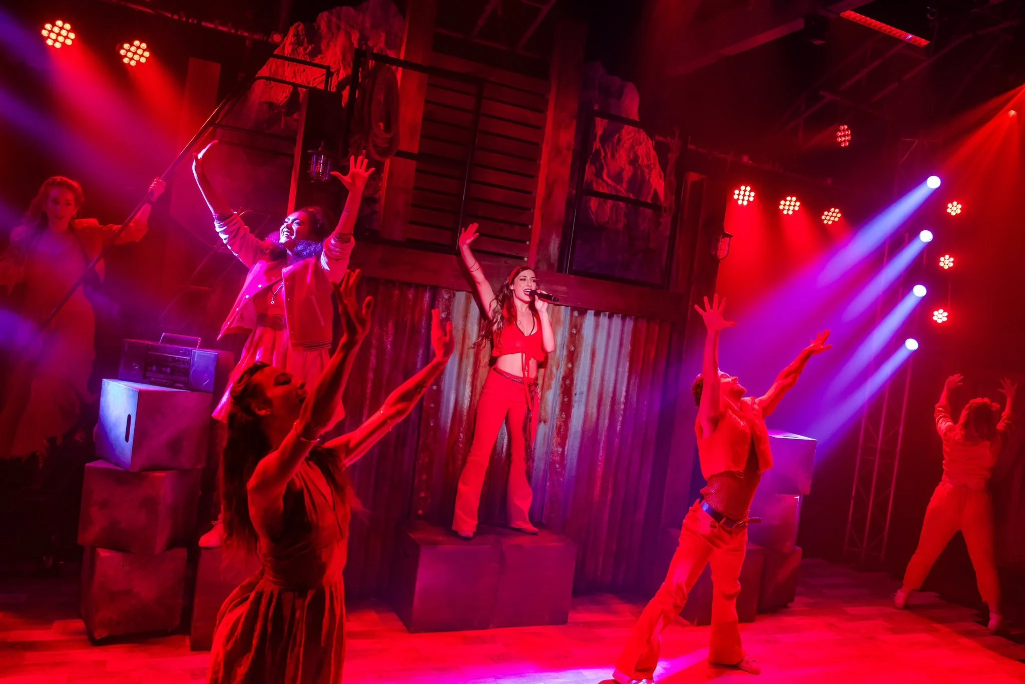 5 Reasons To See Kin The Musical